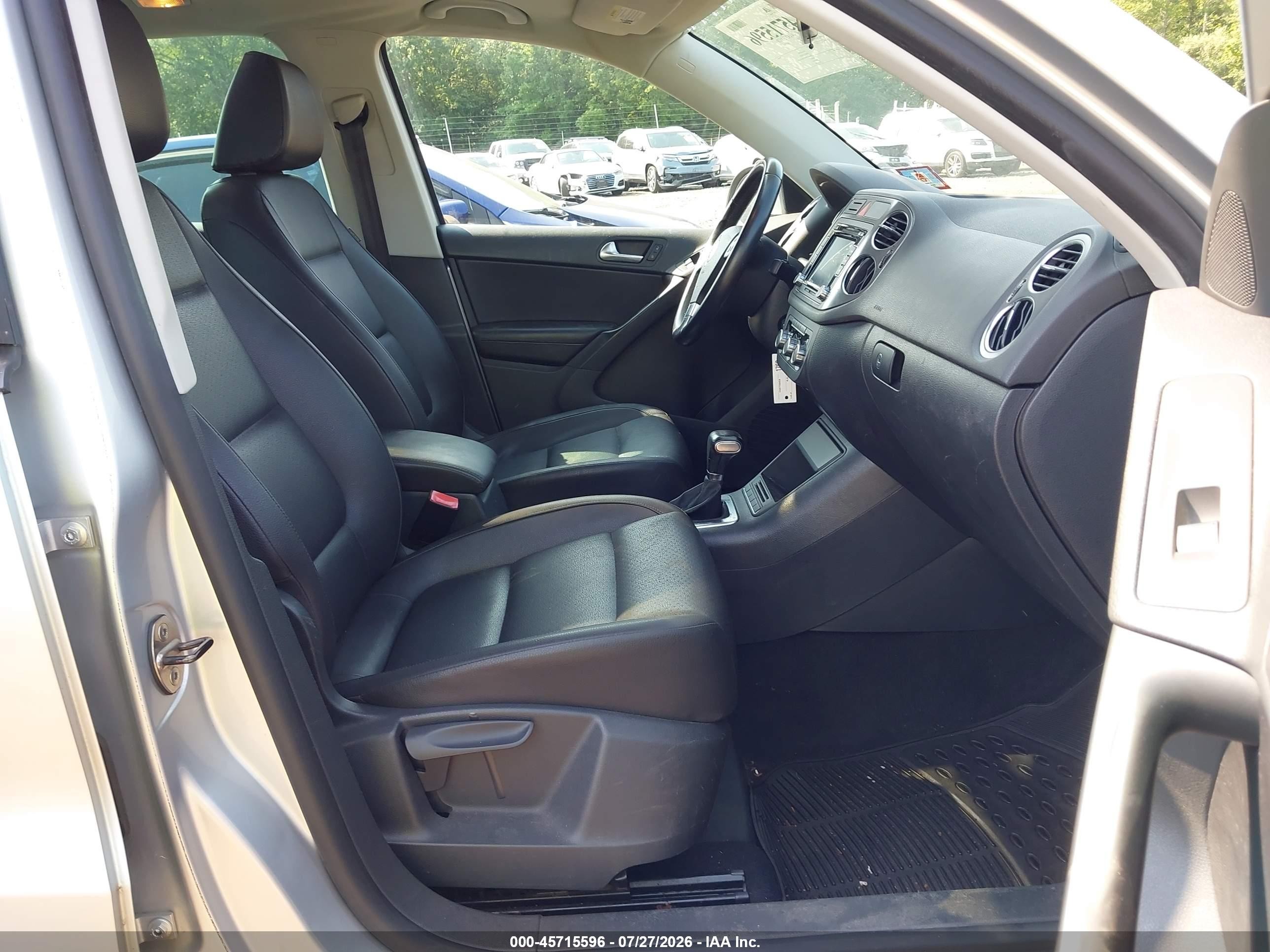 2010 Volkswagen Tiguan Wolfsburg Edition Silver vin: WVGBV7AX6AW519353