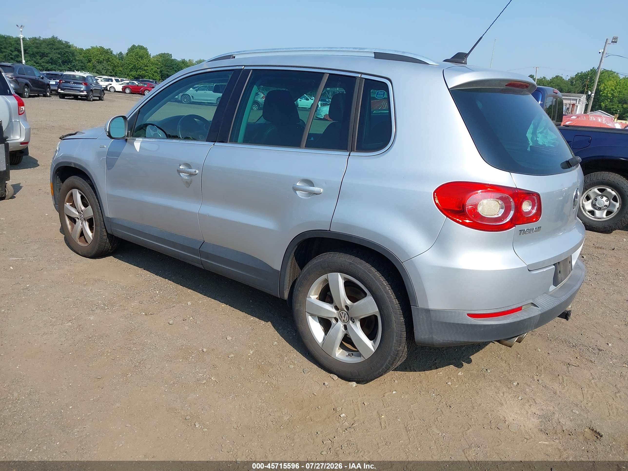 2010 Volkswagen Tiguan Wolfsburg Edition Silver vin: WVGBV7AX6AW519353