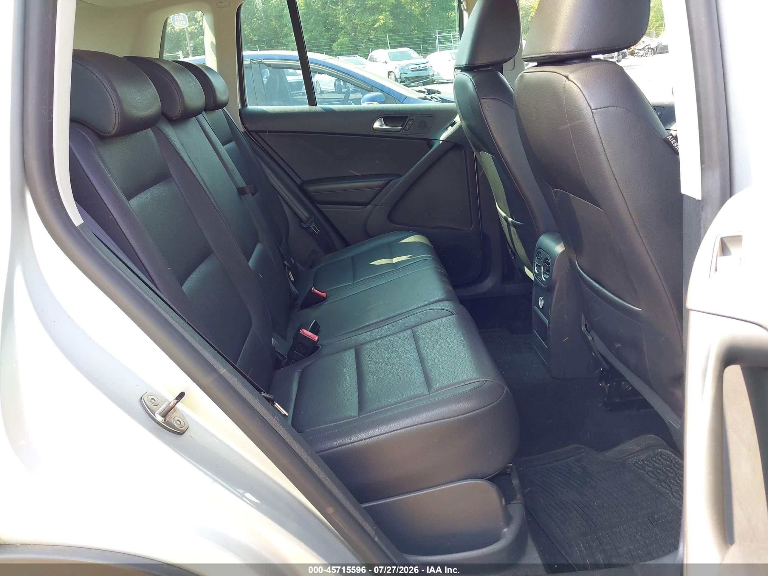 2010 Volkswagen Tiguan Wolfsburg Edition Silver vin: WVGBV7AX6AW519353