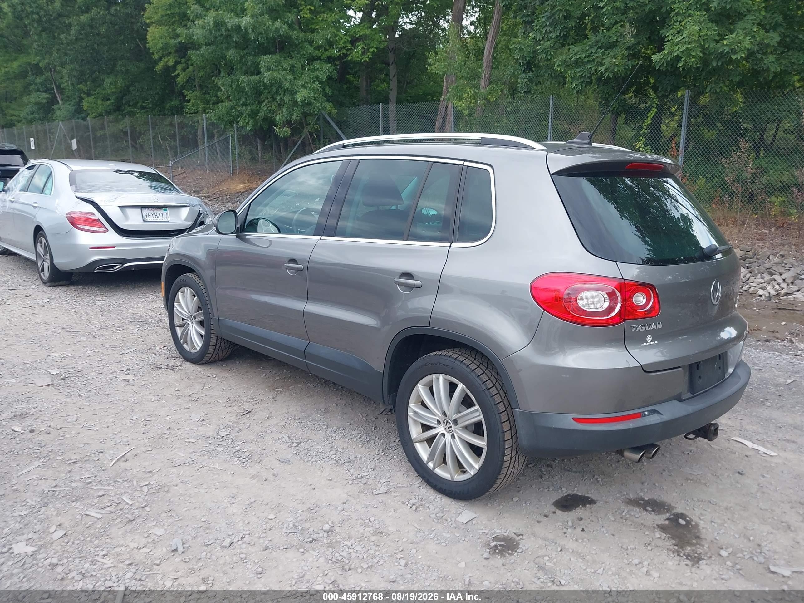 2011 Volkswagen Tiguan Se Gray vin: WVGBV7AX6BW504594