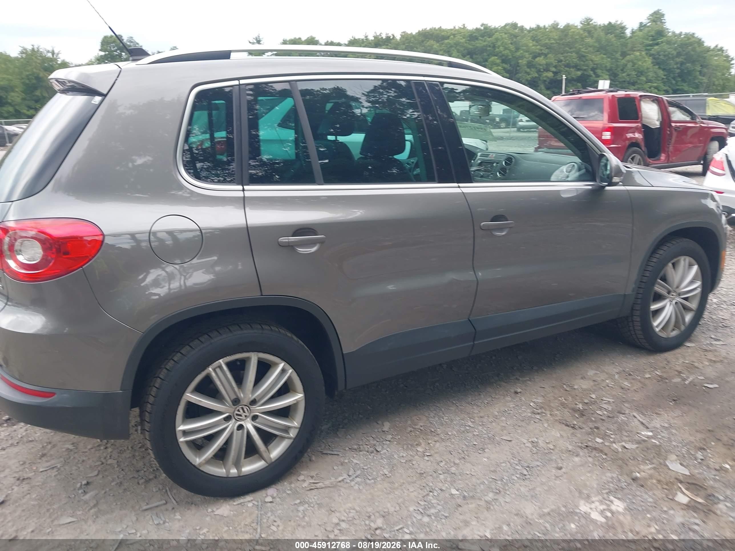 2011 Volkswagen Tiguan Se Gray vin: WVGBV7AX6BW504594
