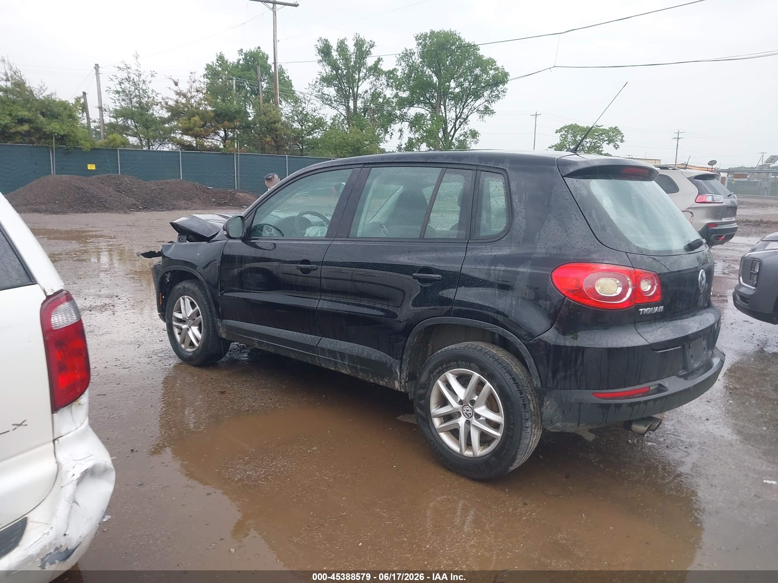 2011 Volkswagen Tiguan S Black vin: WVGBV7AX6BW506605