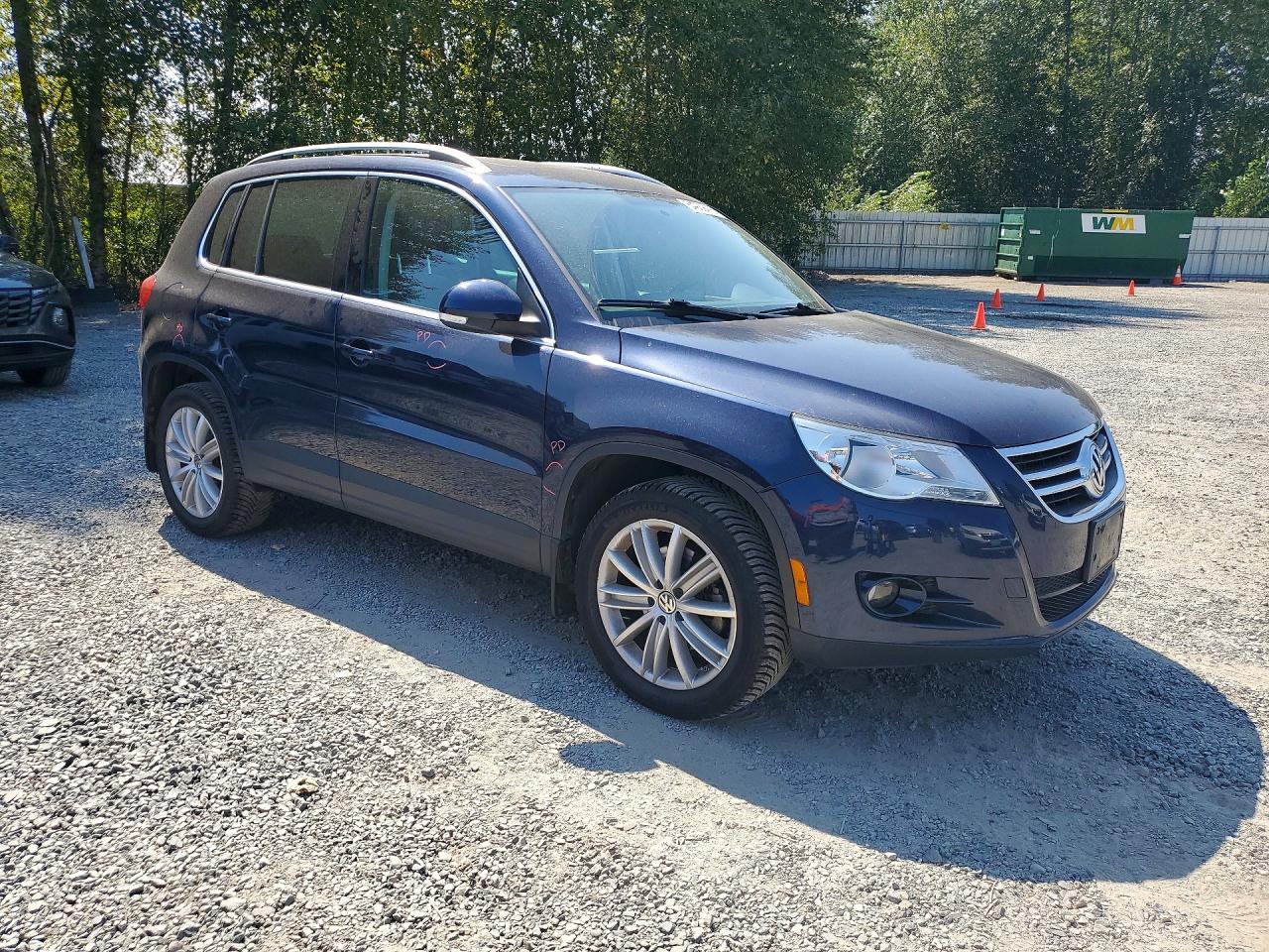 2011 Volkswagen Tiguan S Blue vin: WVGBV7AX6BW517782