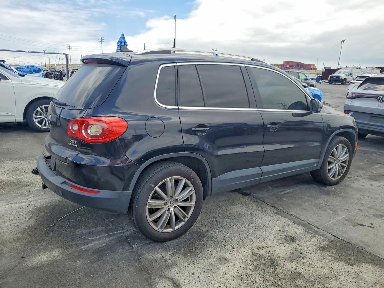2011 Volkswagen Tiguan S Черный vin: WVGBV7AX6BW556274