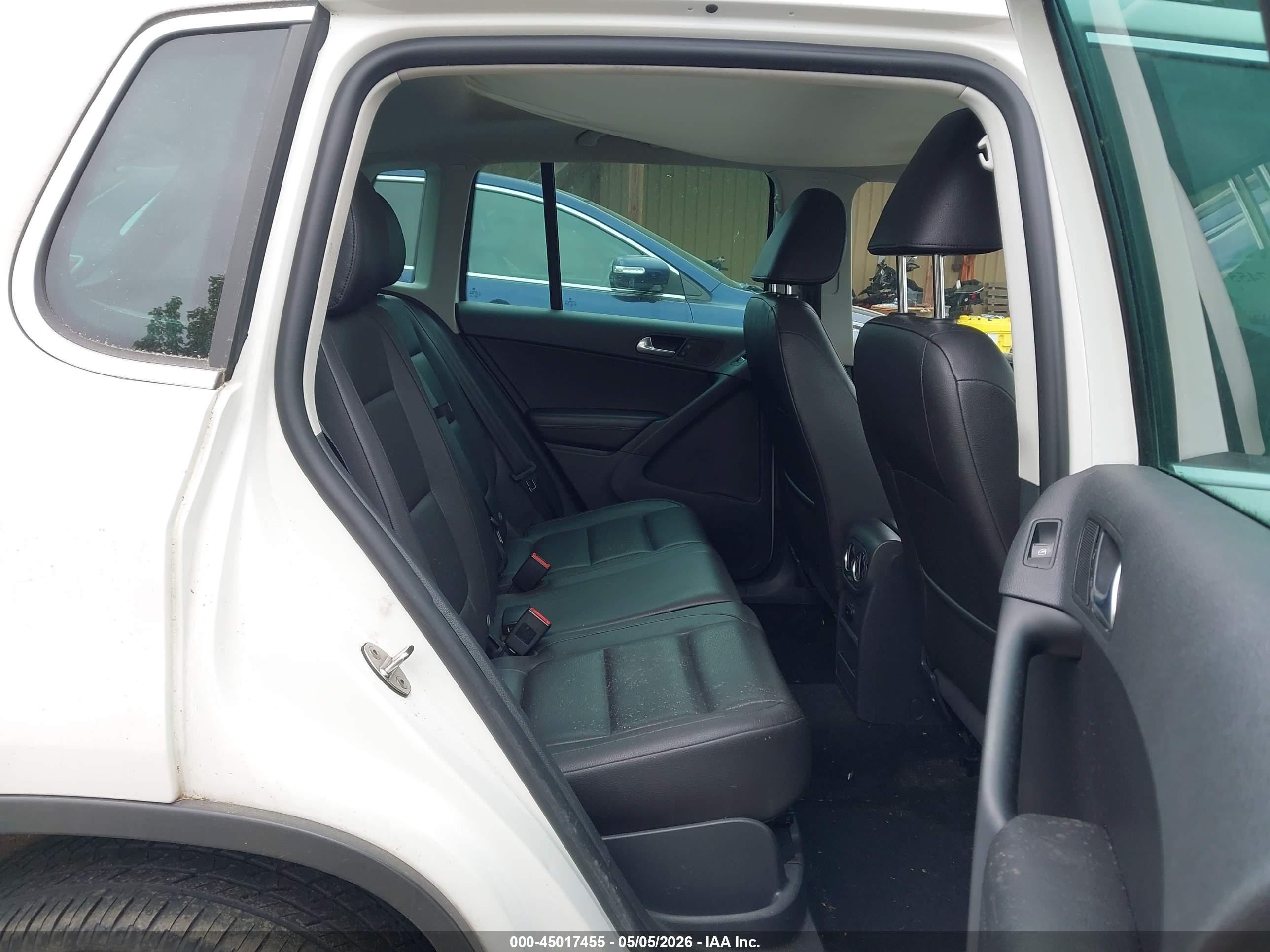 2013 Volkswagen Tiguan S/se/sel Белый vin: WVGBV7AX6DW509636