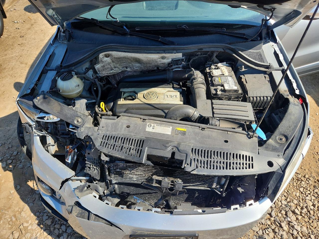 2015 Volkswagen Tiguan S Silver vin: WVGBV7AX6FW106100