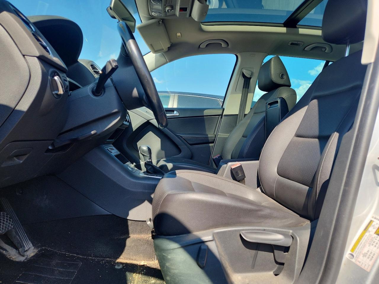 2015 Volkswagen Tiguan S Silver vin: WVGBV7AX6FW106100