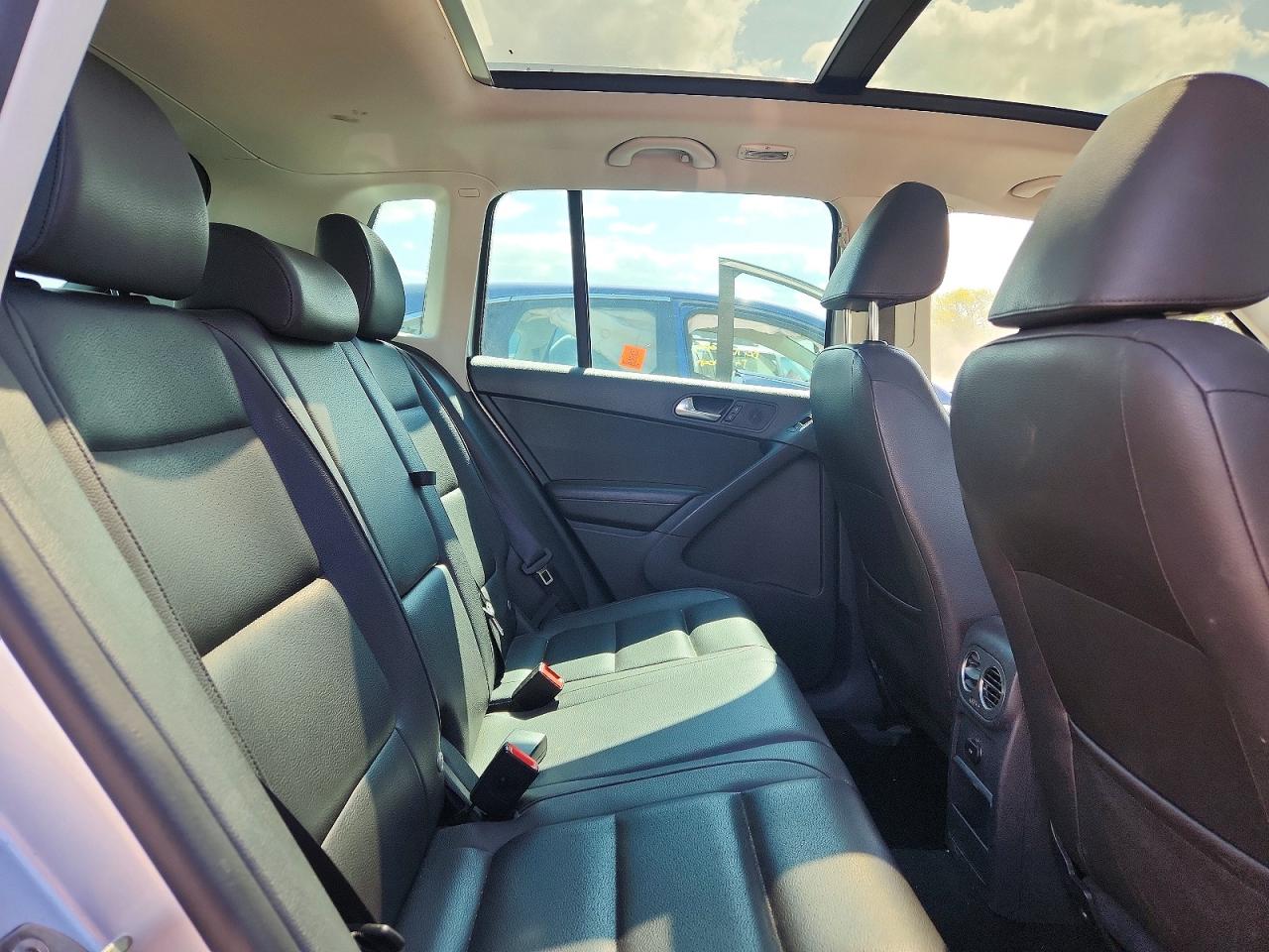 2015 Volkswagen Tiguan S Silver vin: WVGBV7AX6FW106100