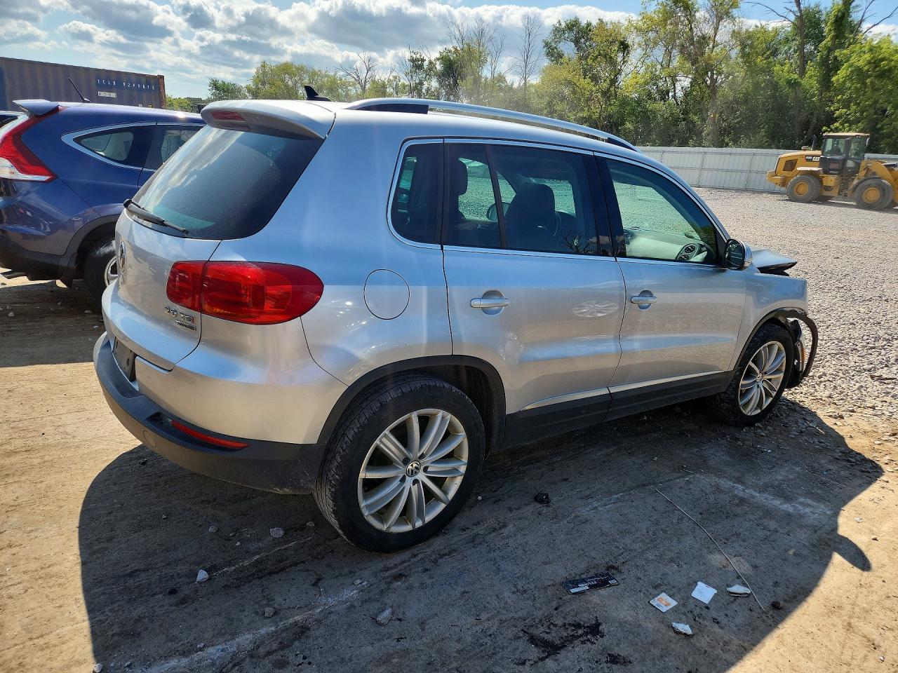2015 Volkswagen Tiguan S Silver vin: WVGBV7AX6FW106100