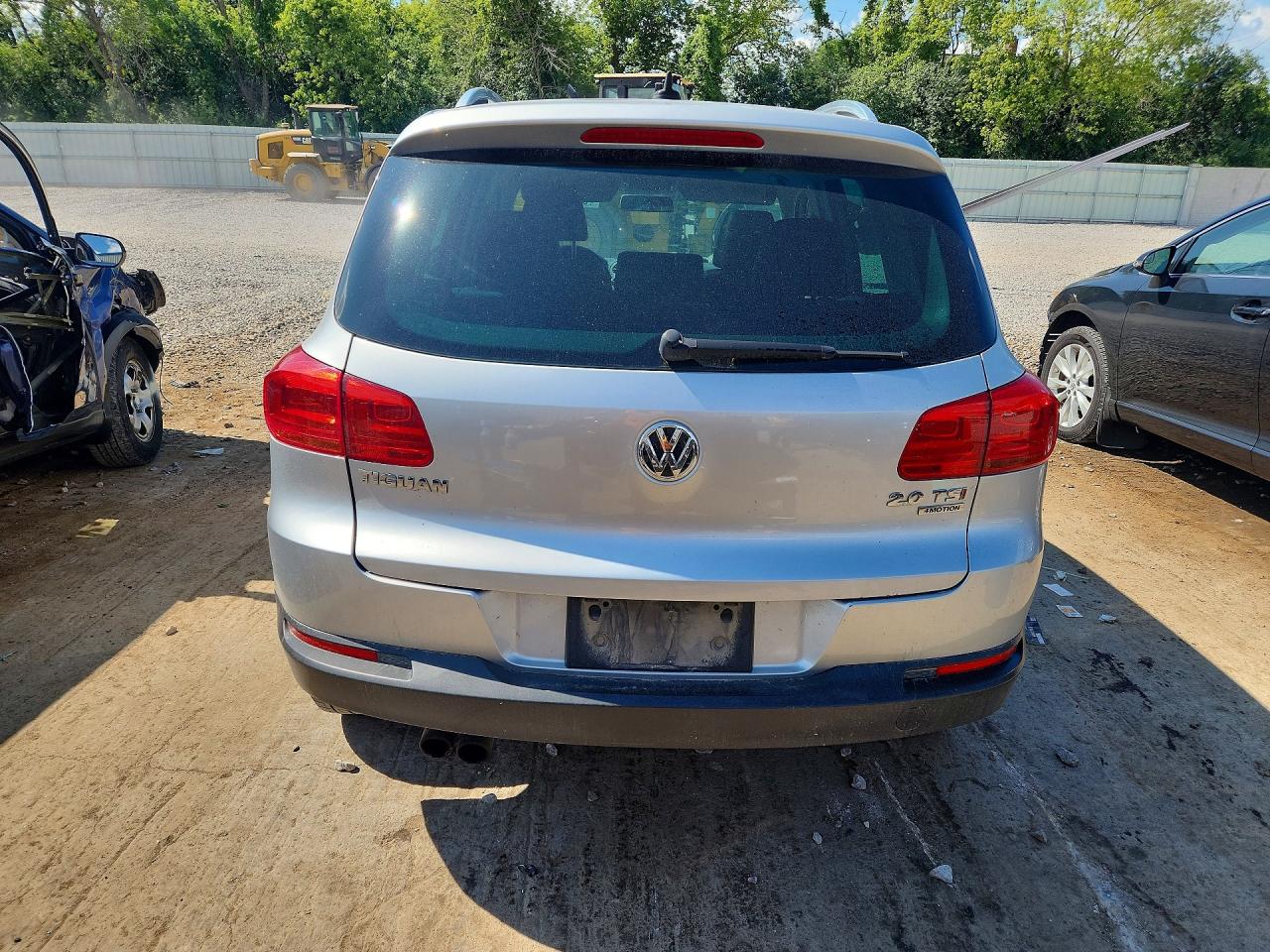 2015 Volkswagen Tiguan S Silver vin: WVGBV7AX6FW106100
