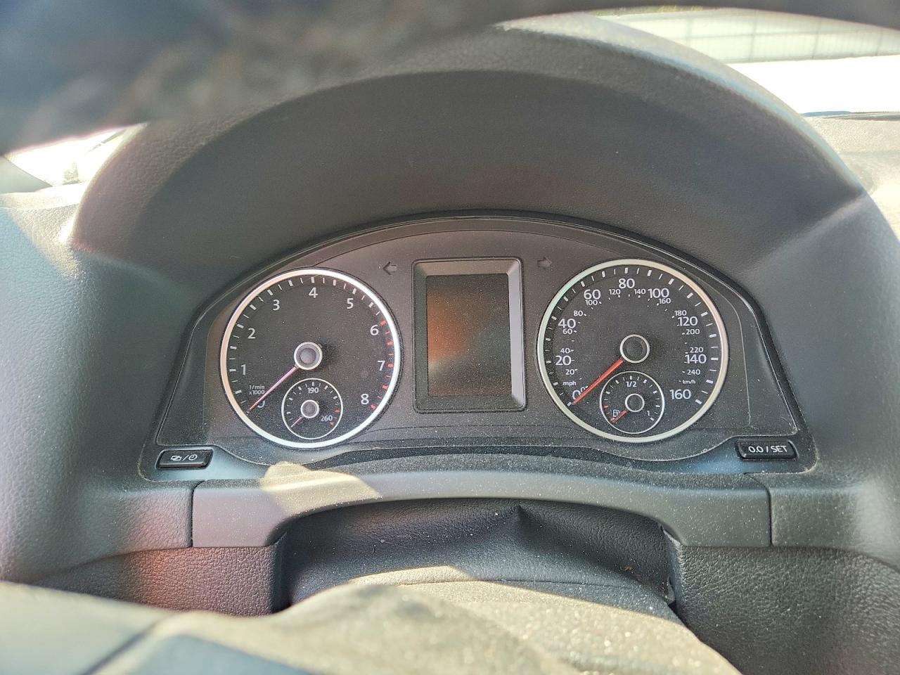 2015 Volkswagen Tiguan S Silver vin: WVGBV7AX6FW106100