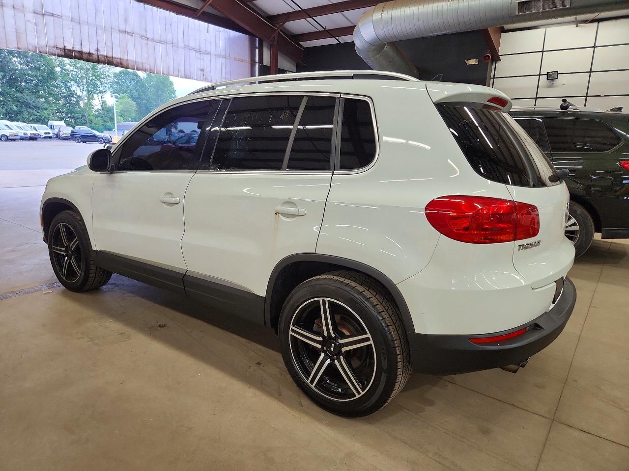 2015 Volkswagen Tiguan S White vin: WVGBV7AX6FW602840