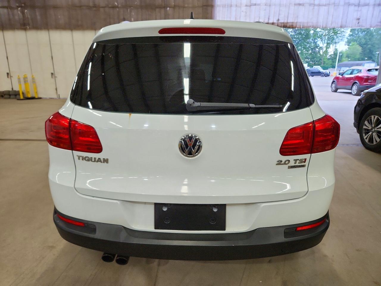 2015 Volkswagen Tiguan S White vin: WVGBV7AX6FW602840