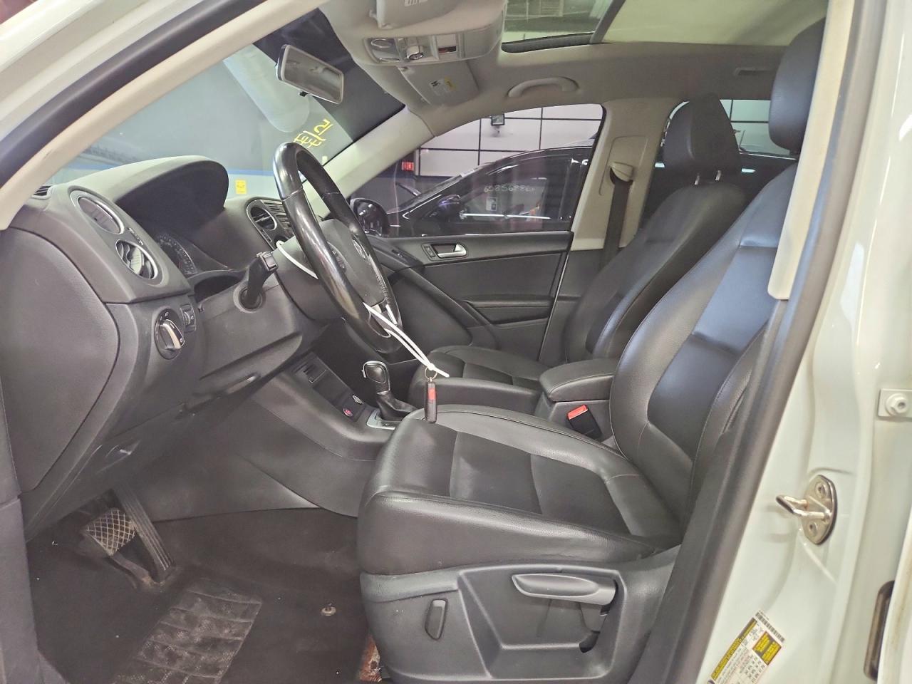 2015 Volkswagen Tiguan S White vin: WVGBV7AX6FW602840