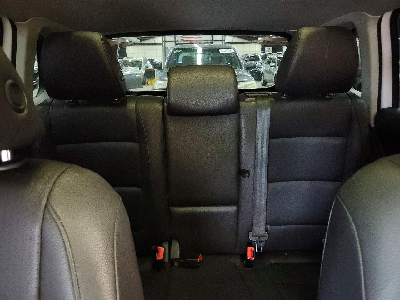 2015 Volkswagen Tiguan S White vin: WVGBV7AX6FW602840
