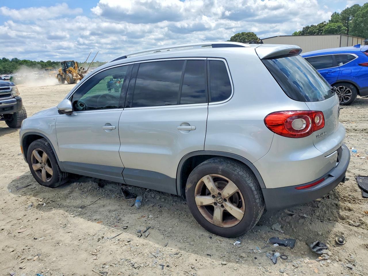 2010 Volkswagen Tiguan Se Silver vin: WVGBV7AX7AW532662