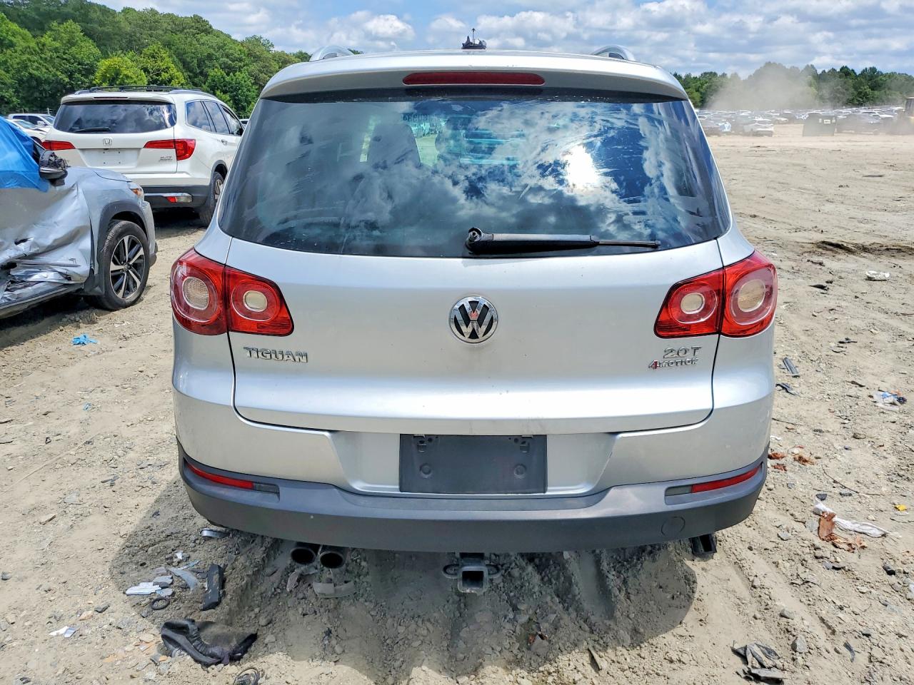 2010 Volkswagen Tiguan Se Silver vin: WVGBV7AX7AW532662