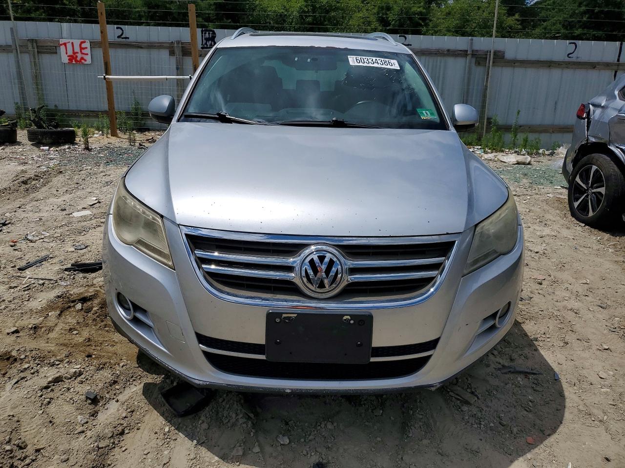 2010 Volkswagen Tiguan Se Silver vin: WVGBV7AX7AW532662