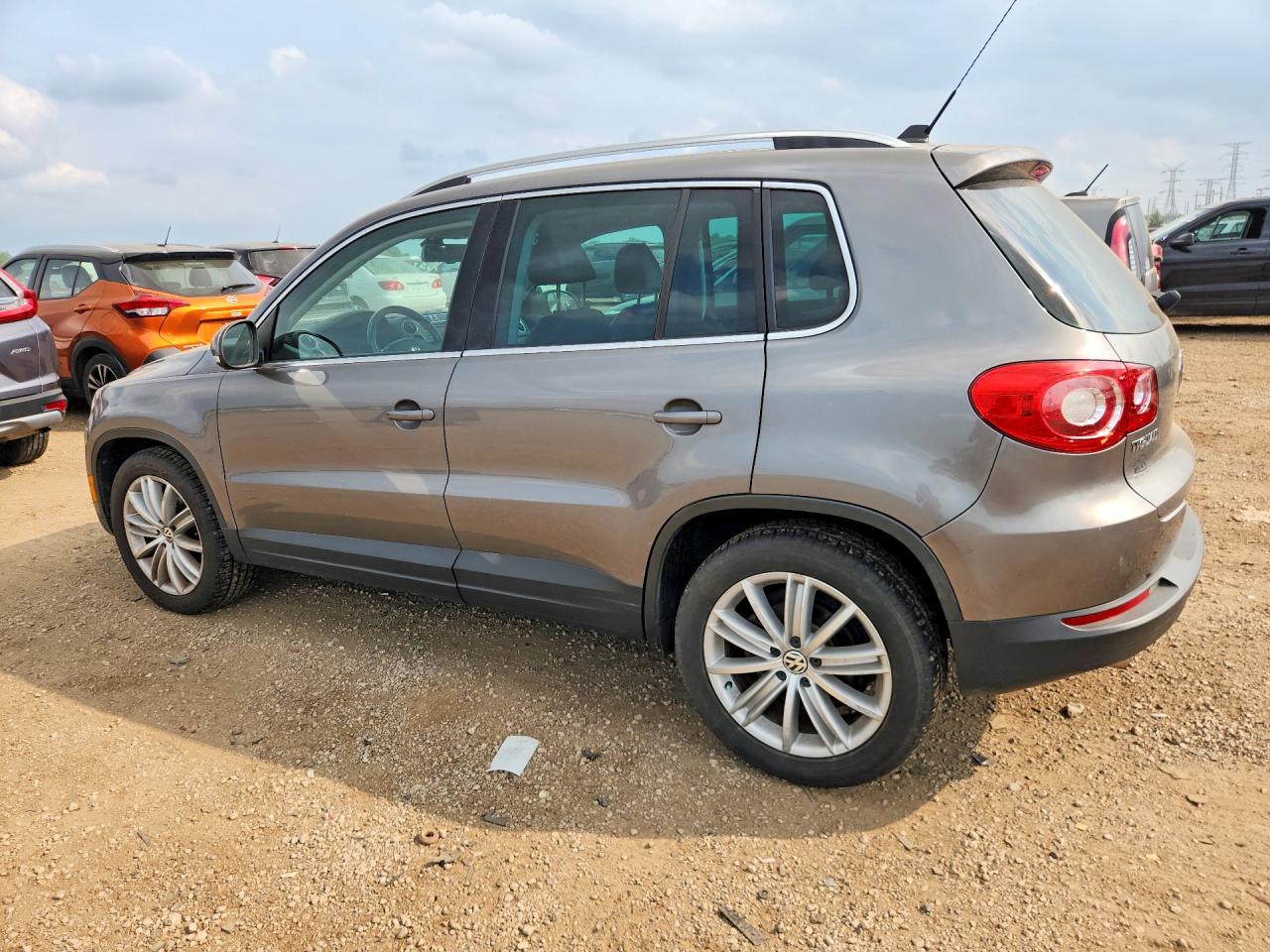 2010 Volkswagen Tiguan Se Gray vin: WVGBV7AX7AW538137