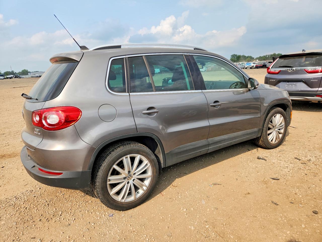 2010 Volkswagen Tiguan Se Gray vin: WVGBV7AX7AW538137