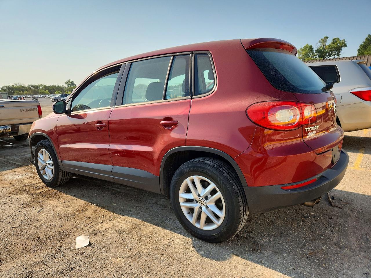 2011 Volkswagen Tiguan S Red vin: WVGBV7AX7BW000488