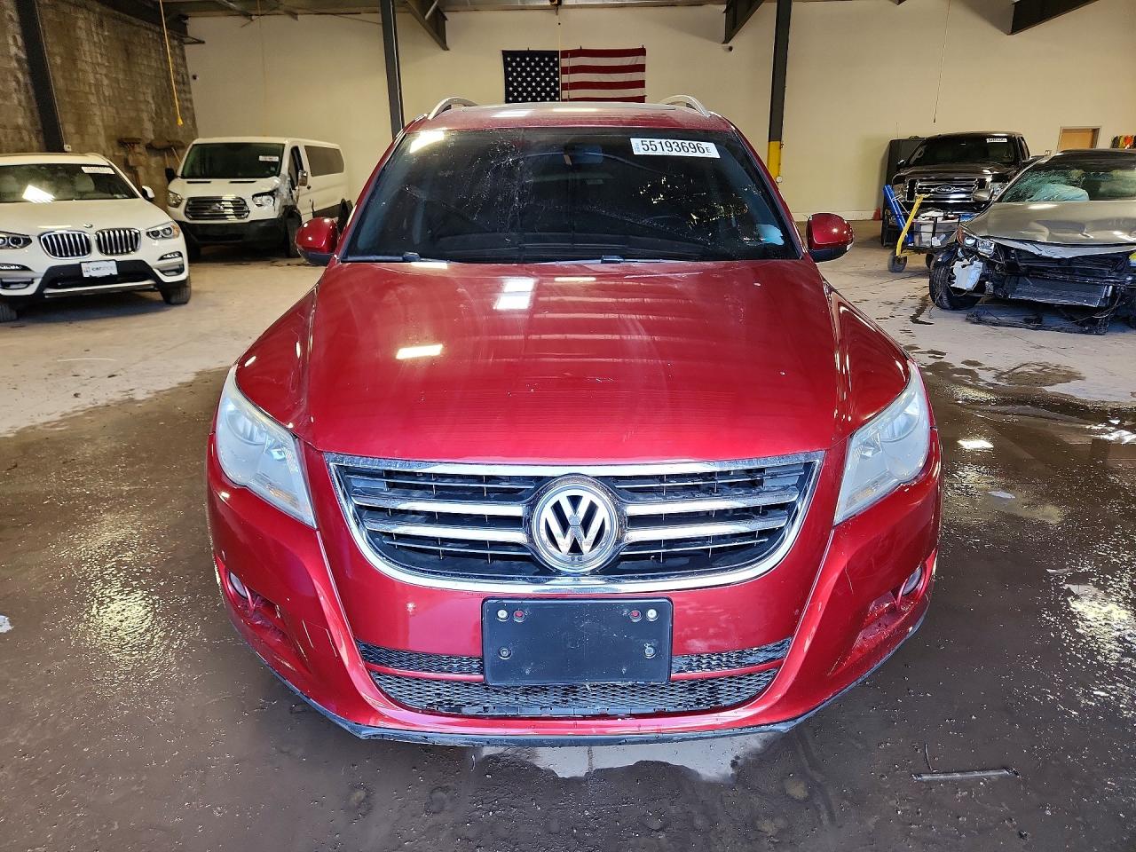 2011 Volkswagen Tiguan S/se/sel Red vin: WVGBV7AX7BW001009