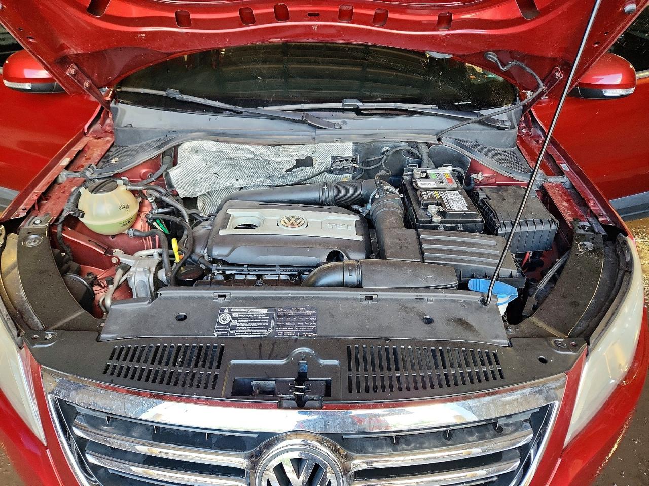 2011 Volkswagen Tiguan S/se/sel Red vin: WVGBV7AX7BW001009