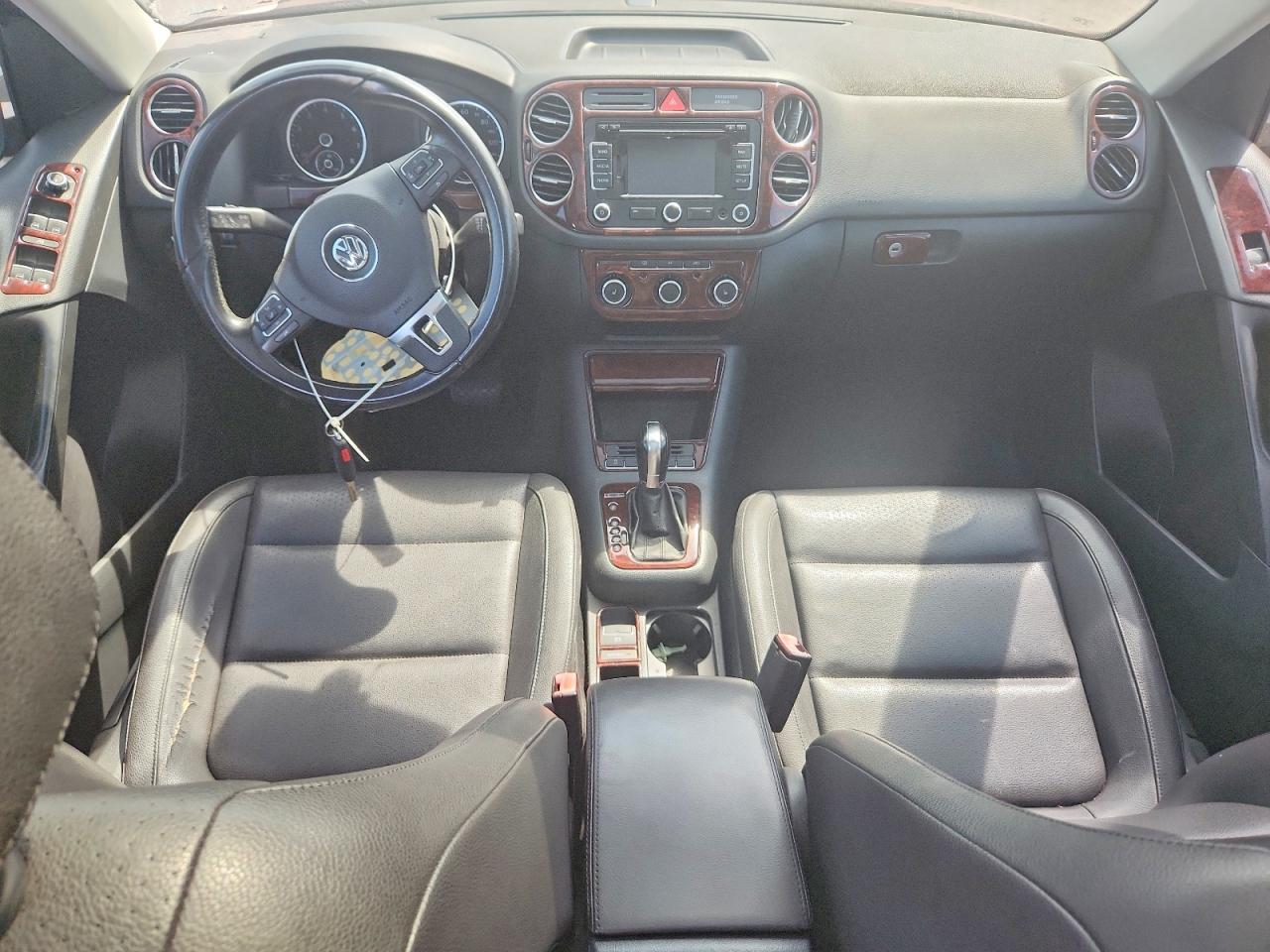 2011 Volkswagen Tiguan S/se/sel Red vin: WVGBV7AX7BW001009