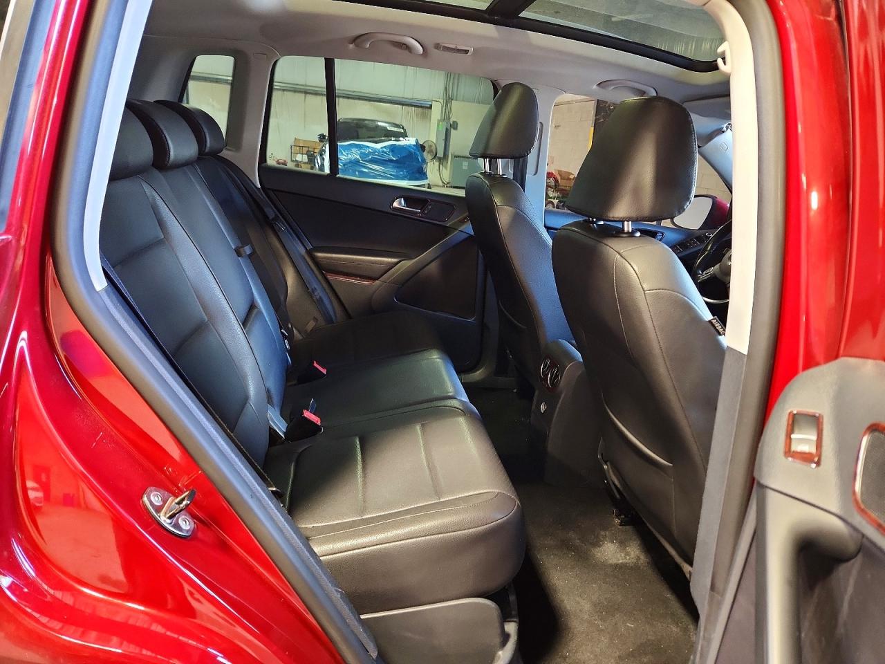 2011 Volkswagen Tiguan S/se/sel Red vin: WVGBV7AX7BW001009