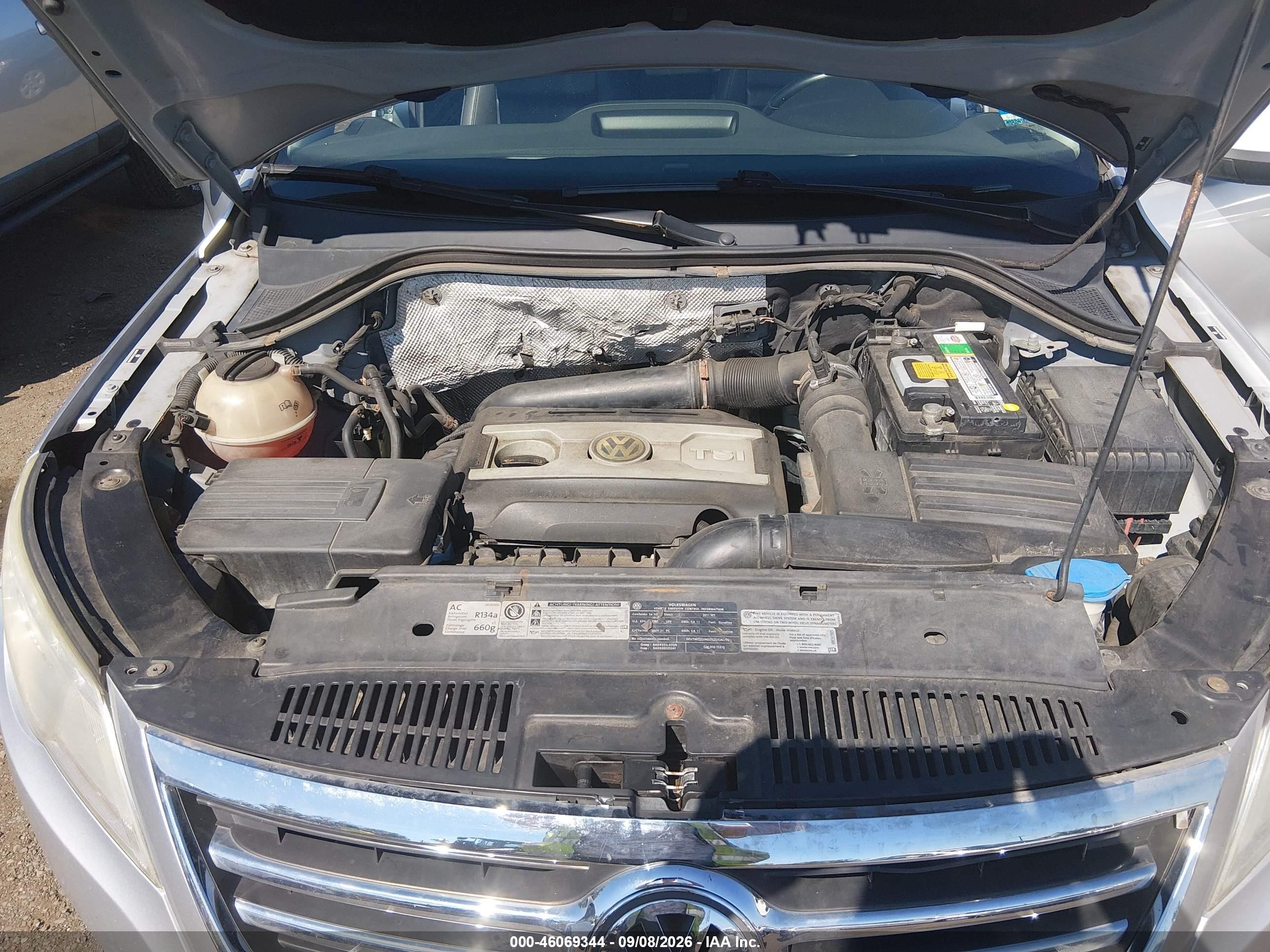 2011 Volkswagen Tiguan Se Silver vin: WVGBV7AX7BW560060
