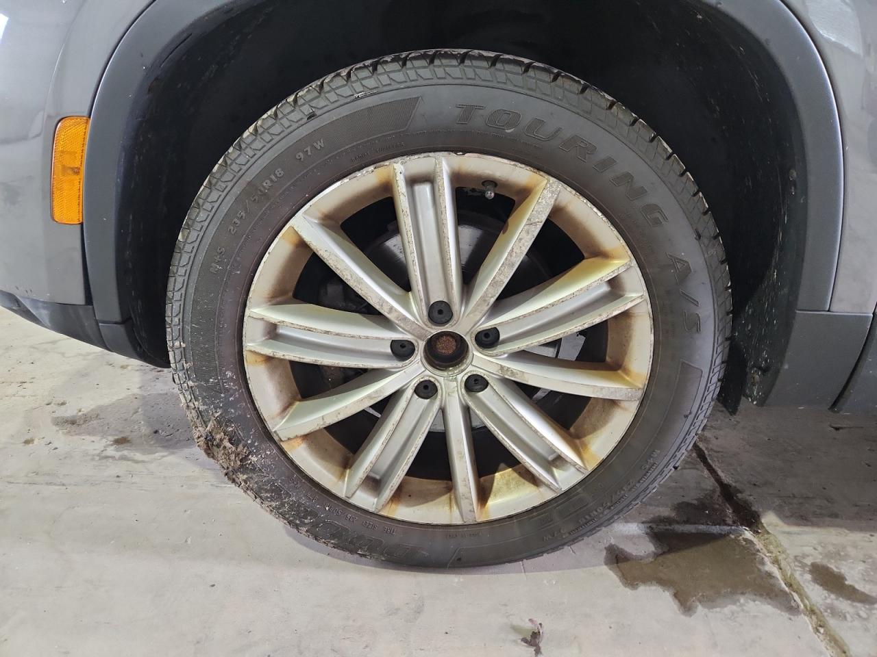 2012 Volkswagen Tiguan S Gray vin: WVGBV7AX7CW081879 Damage: Left Front Wheel, Curb Rash, > 12 Inches