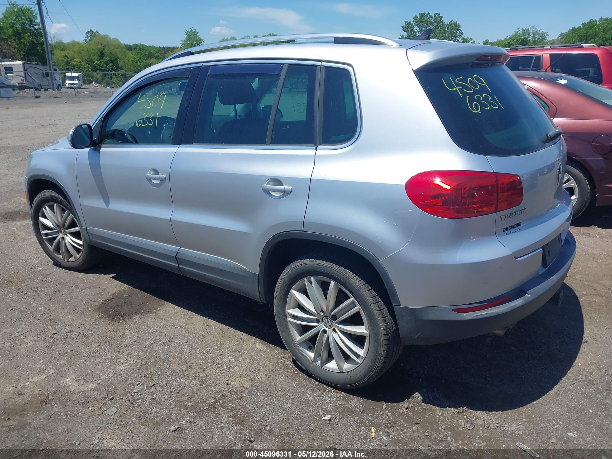 2012 Volkswagen Tiguan Se Silver vin: WVGBV7AX7CW548895