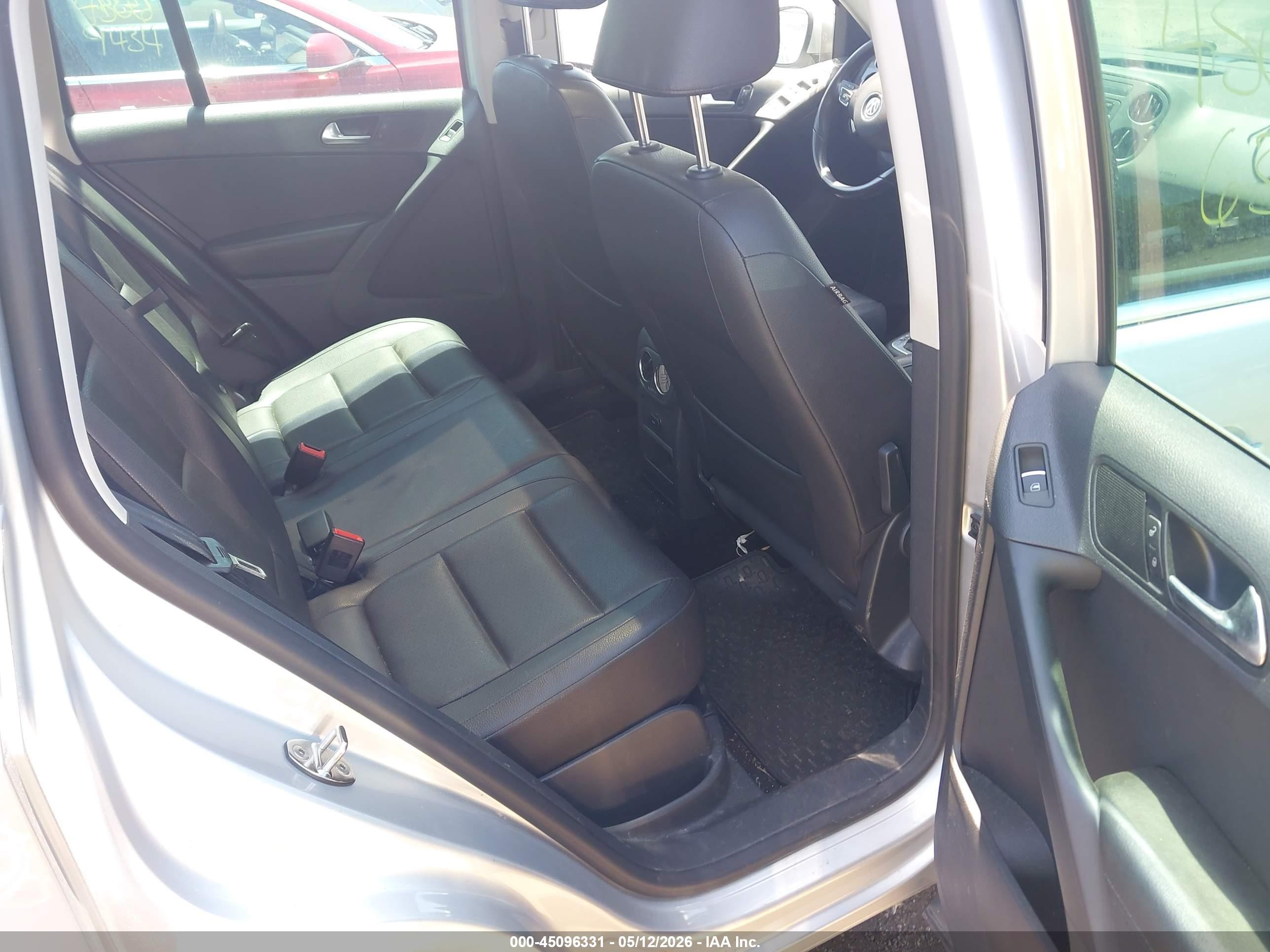 2012 Volkswagen Tiguan Se Silver vin: WVGBV7AX7CW548895