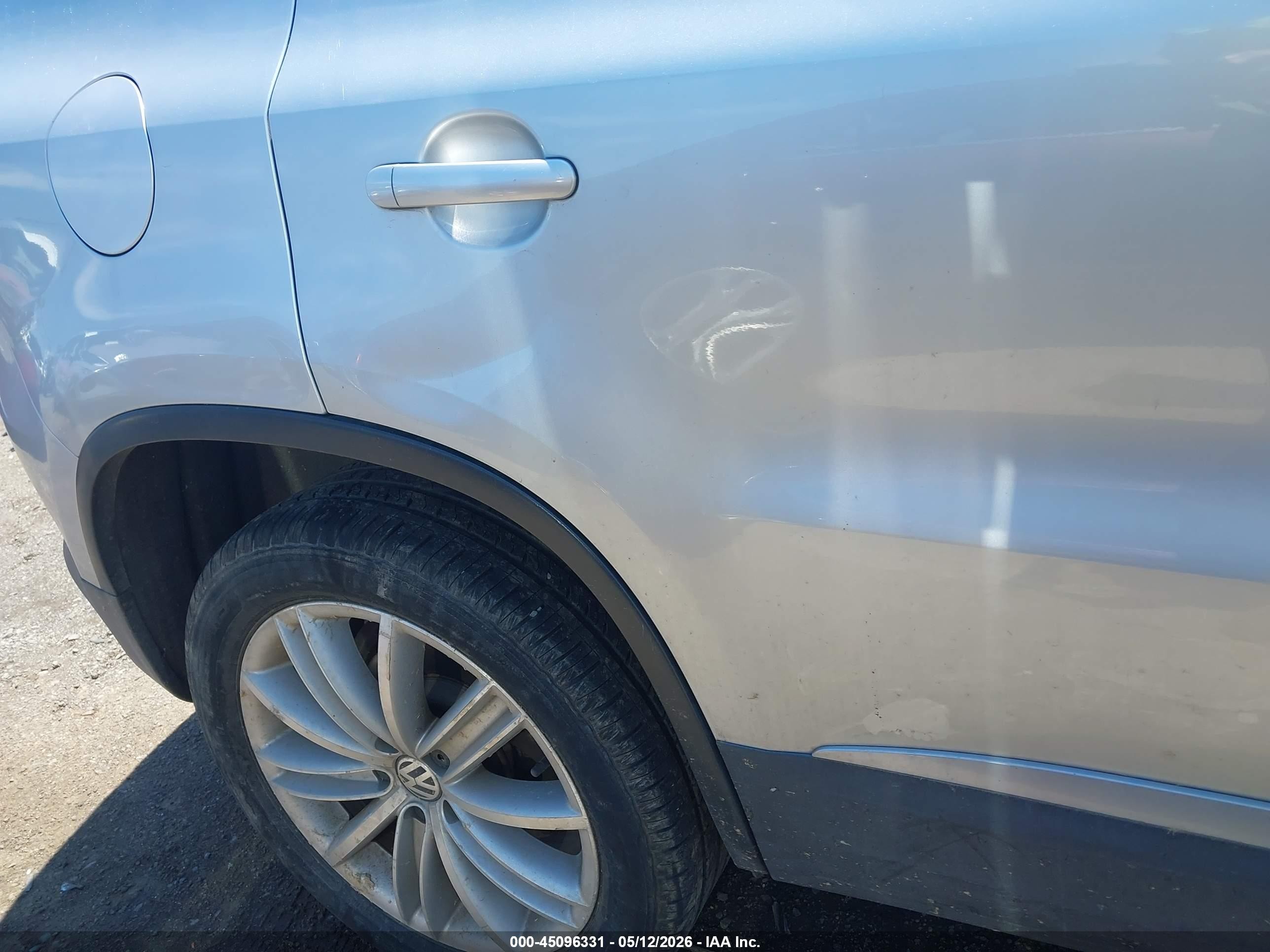 2012 Volkswagen Tiguan Se Silver vin: WVGBV7AX7CW548895
