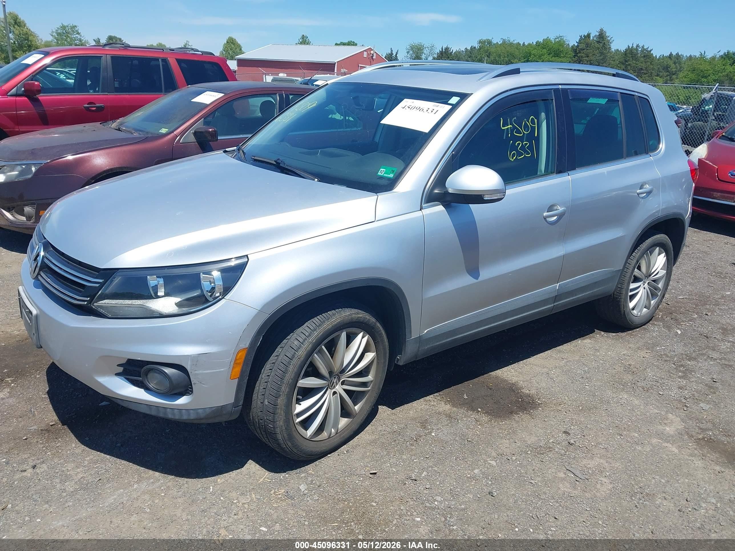 2012 Volkswagen Tiguan Se Silver vin: WVGBV7AX7CW548895