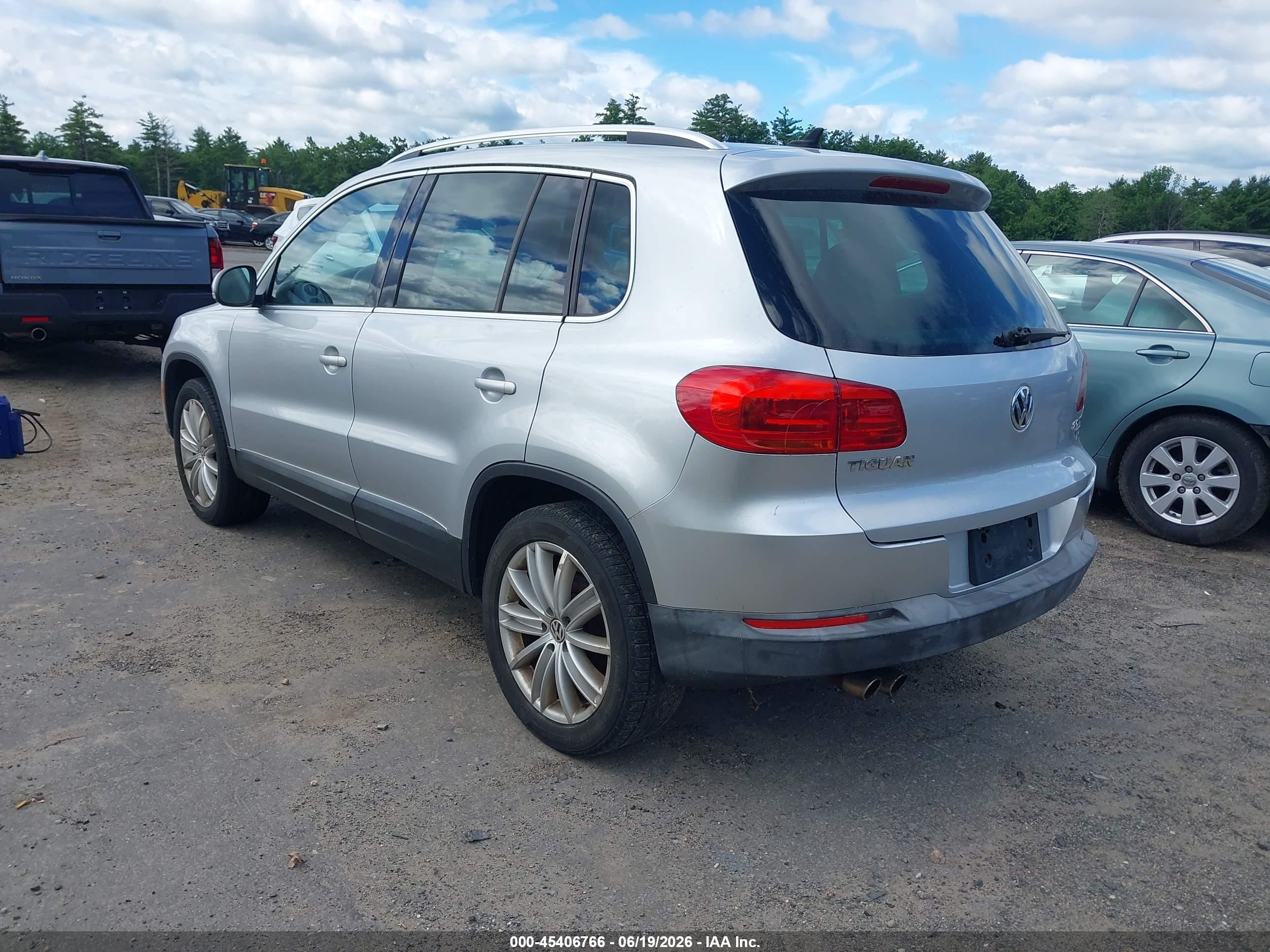 2012 Volkswagen Tiguan Se Silver vin: WVGBV7AX7CW569472