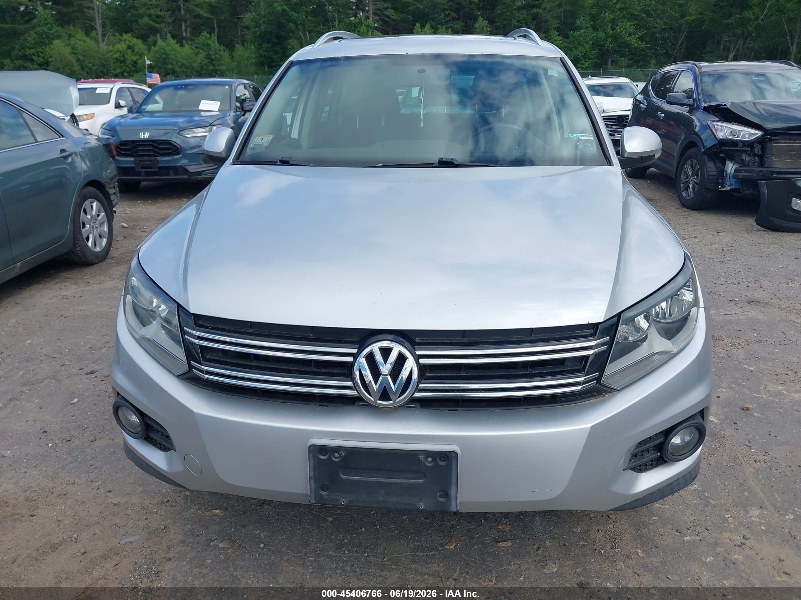 2012 Volkswagen Tiguan Se Silver vin: WVGBV7AX7CW569472