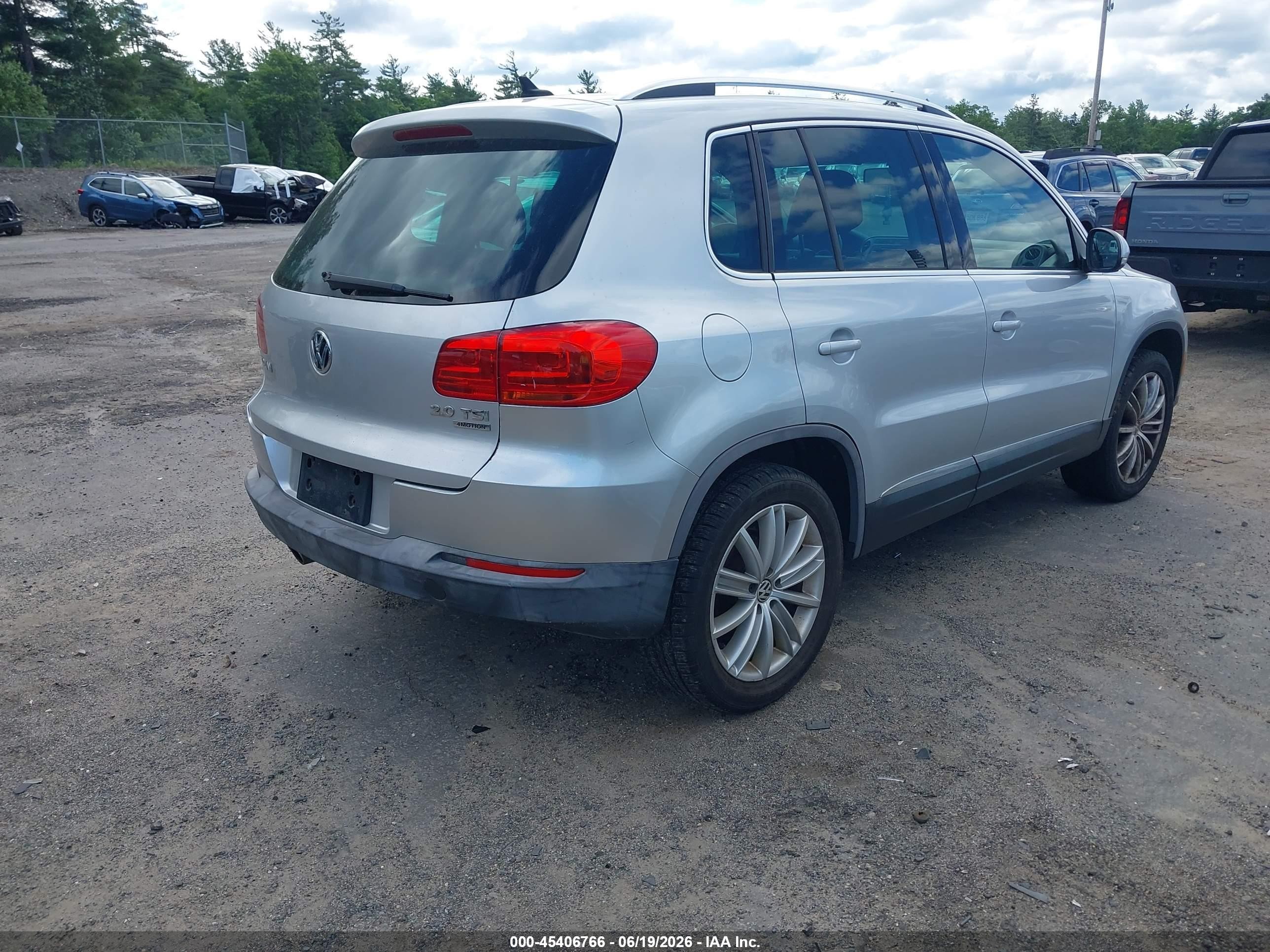 2012 Volkswagen Tiguan Se Silver vin: WVGBV7AX7CW569472
