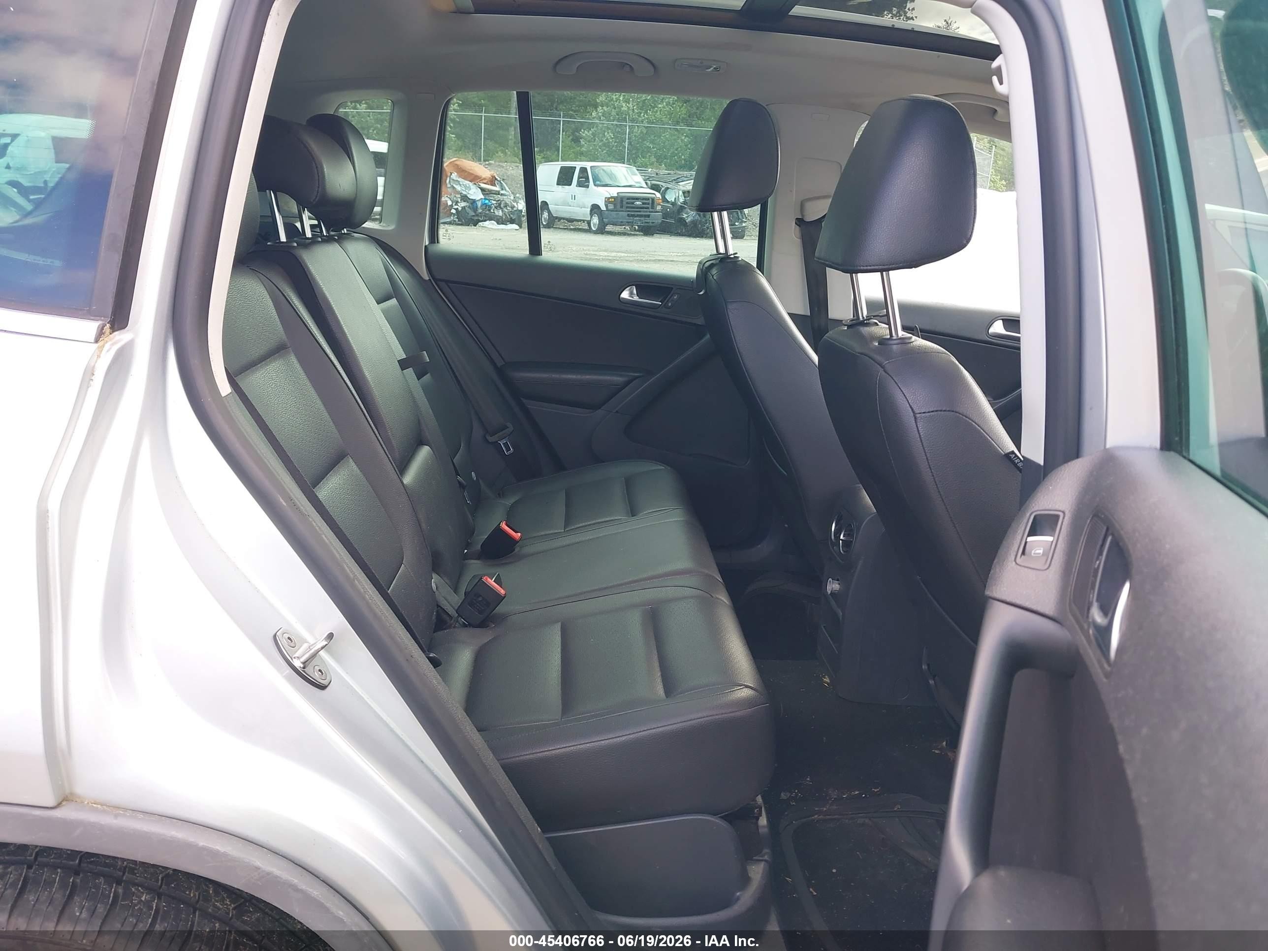 2012 Volkswagen Tiguan Se Silver vin: WVGBV7AX7CW569472