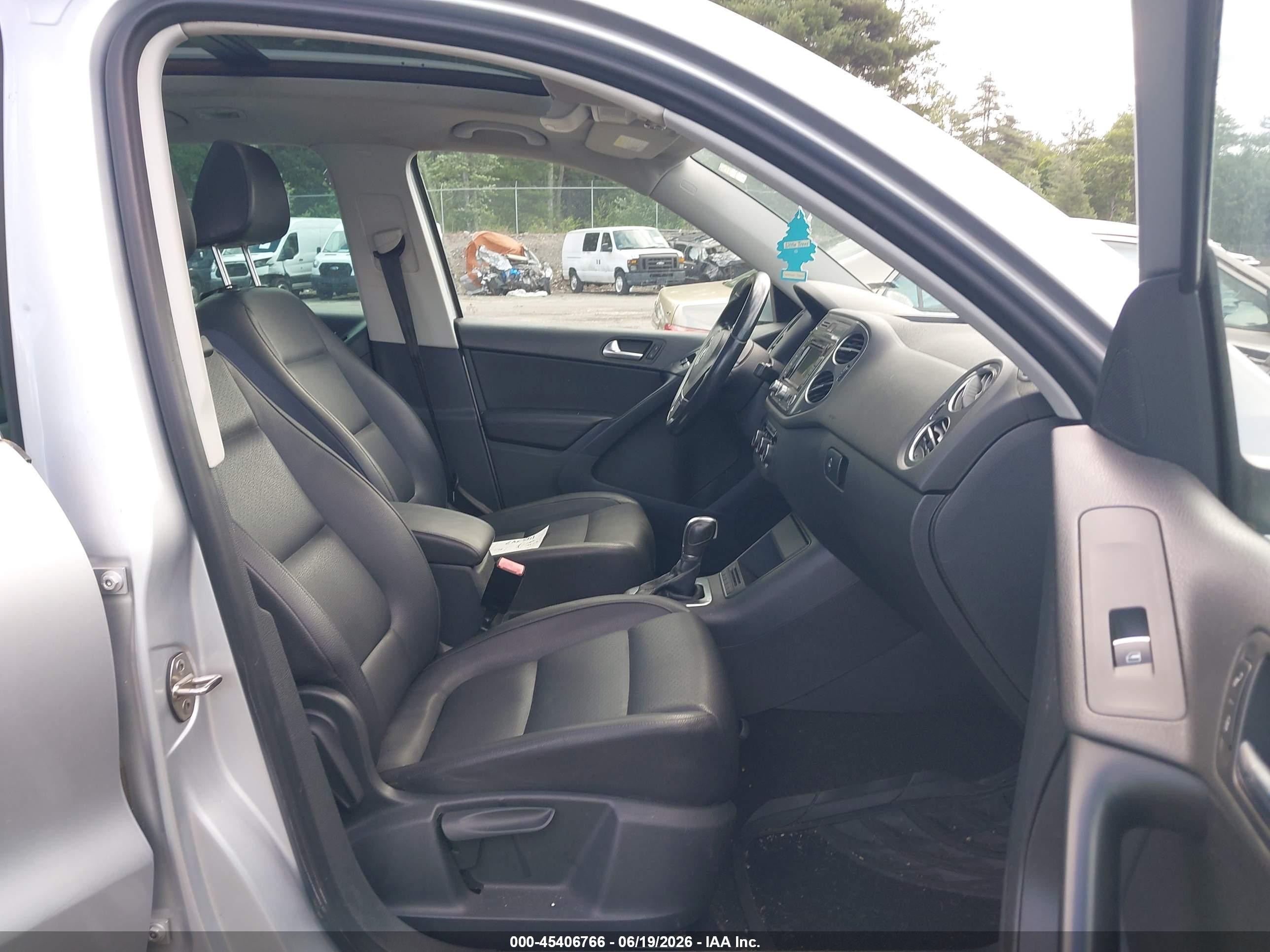 2012 Volkswagen Tiguan Se Silver vin: WVGBV7AX7CW569472