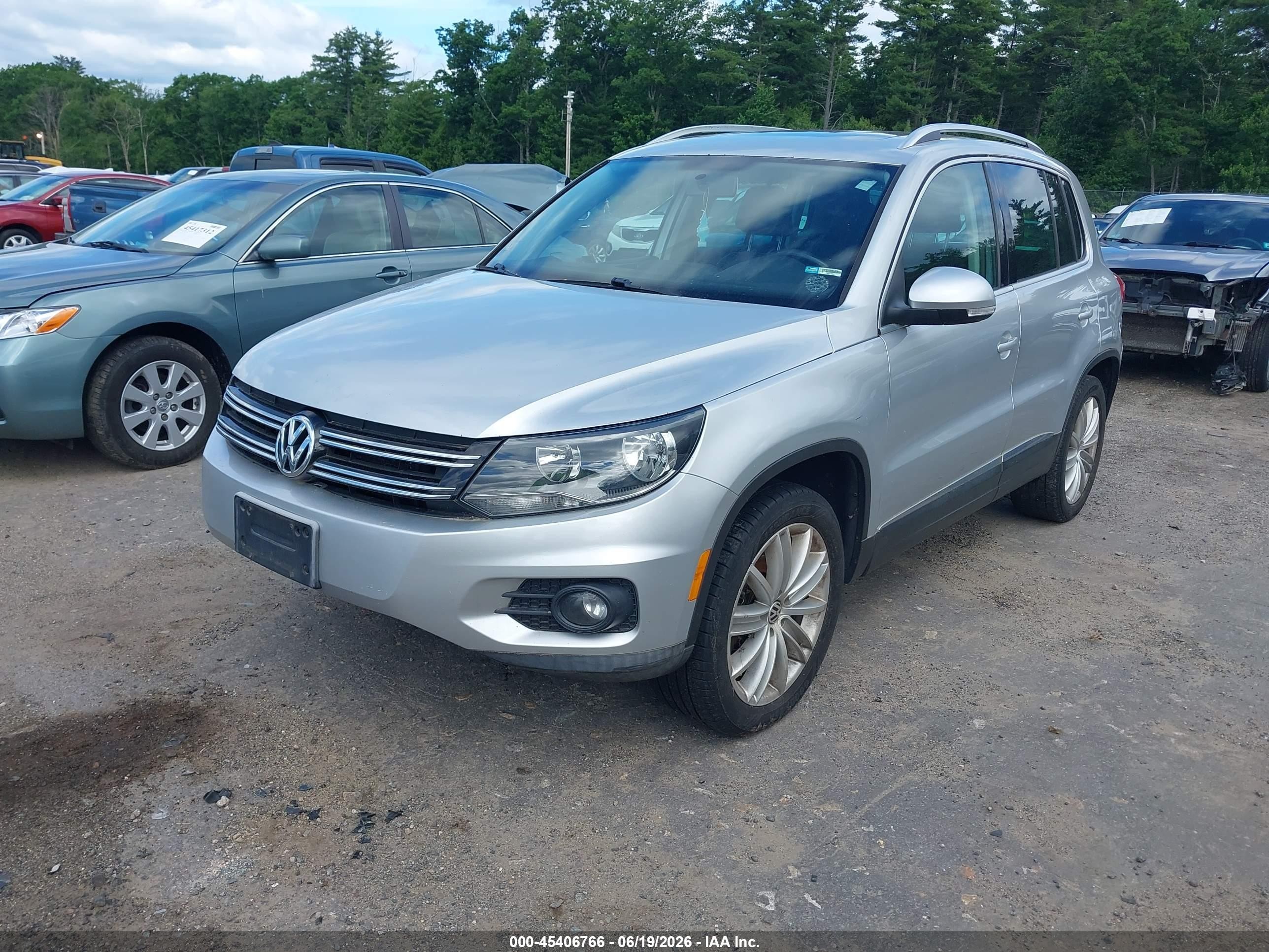 2012 Volkswagen Tiguan Se Silver vin: WVGBV7AX7CW569472