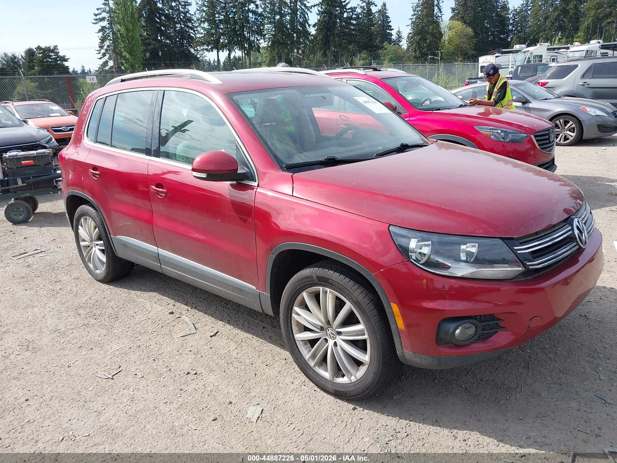 2013 Volkswagen Tiguan S/se/sel Red vin: WVGBV7AX7DW007878