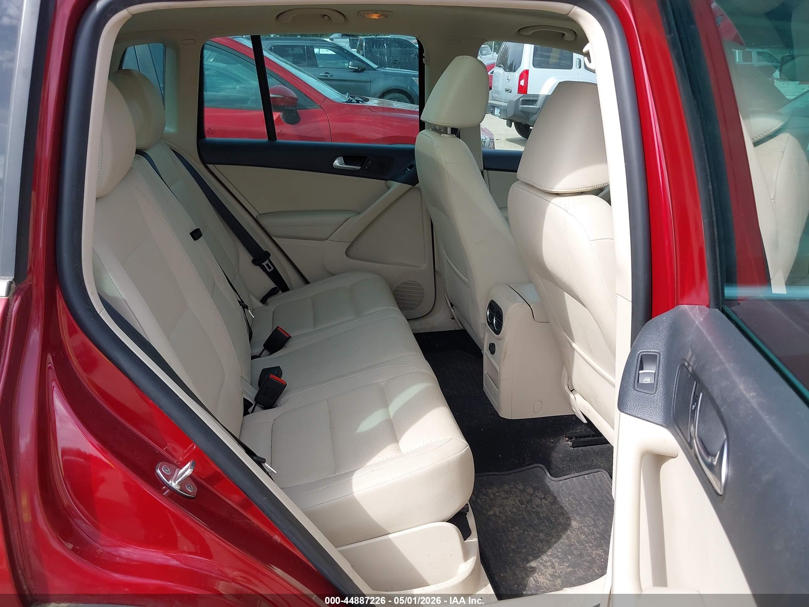 2013 Volkswagen Tiguan S/se/sel Red vin: WVGBV7AX7DW007878
