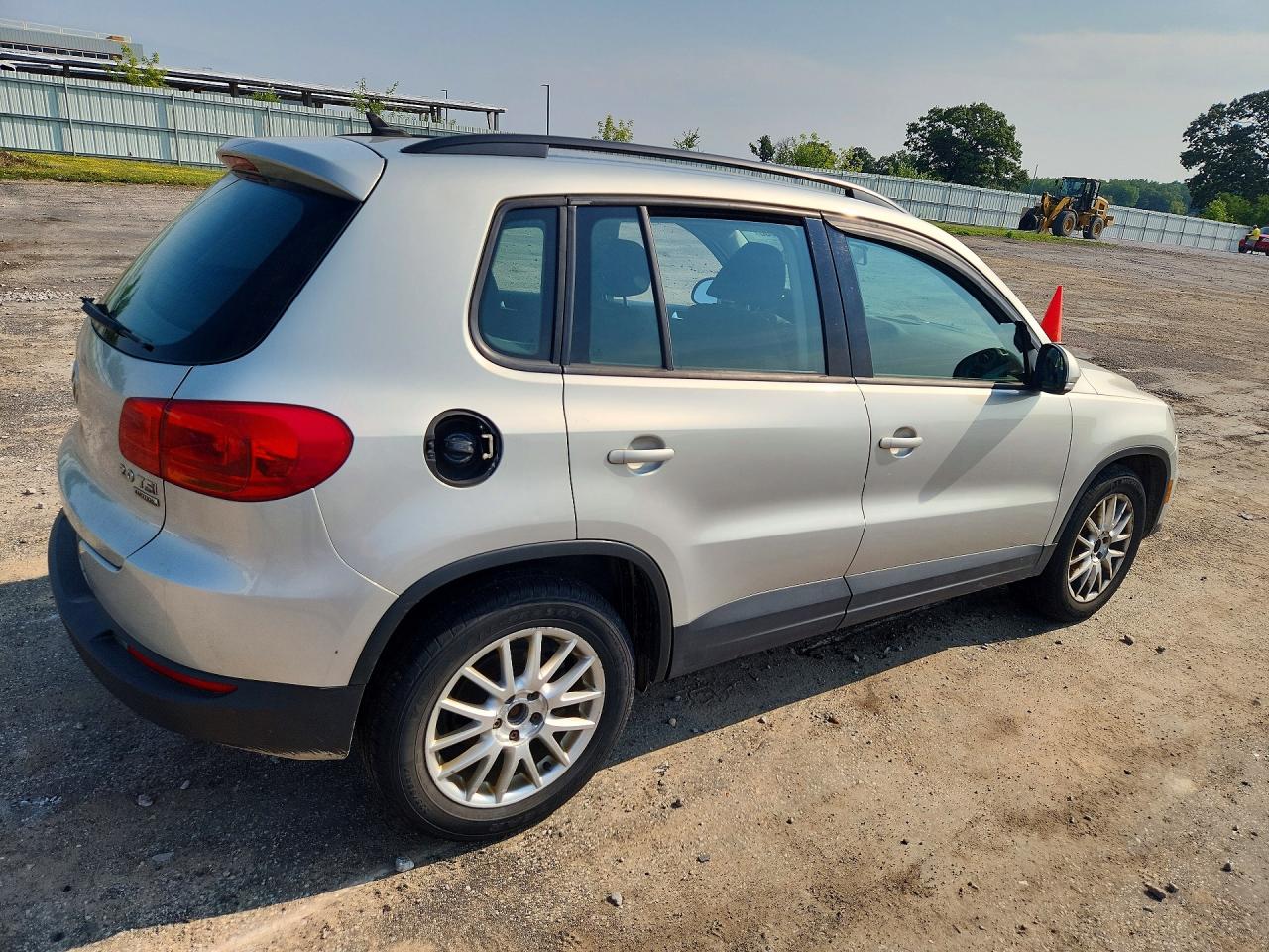 2015 Volkswagen Tiguan S Silver vin: WVGBV7AX7FW520387