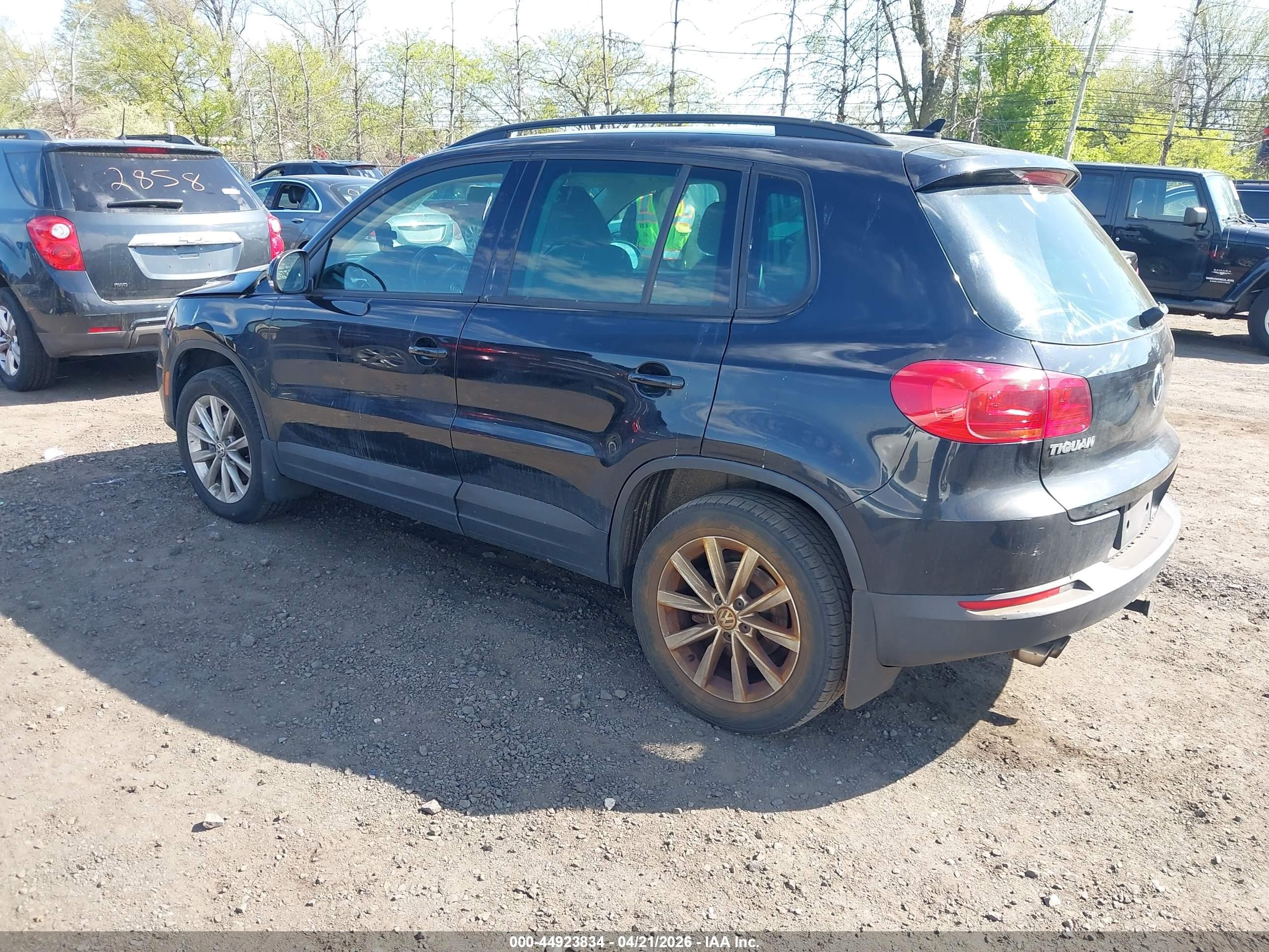 2015 Volkswagen Tiguan Se Black vin: WVGBV7AX7FW522592