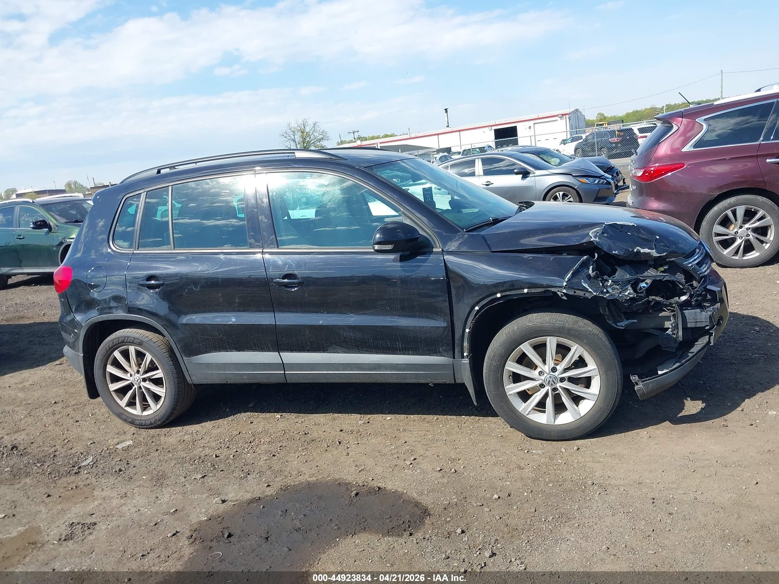 2015 Volkswagen Tiguan Se Black vin: WVGBV7AX7FW522592