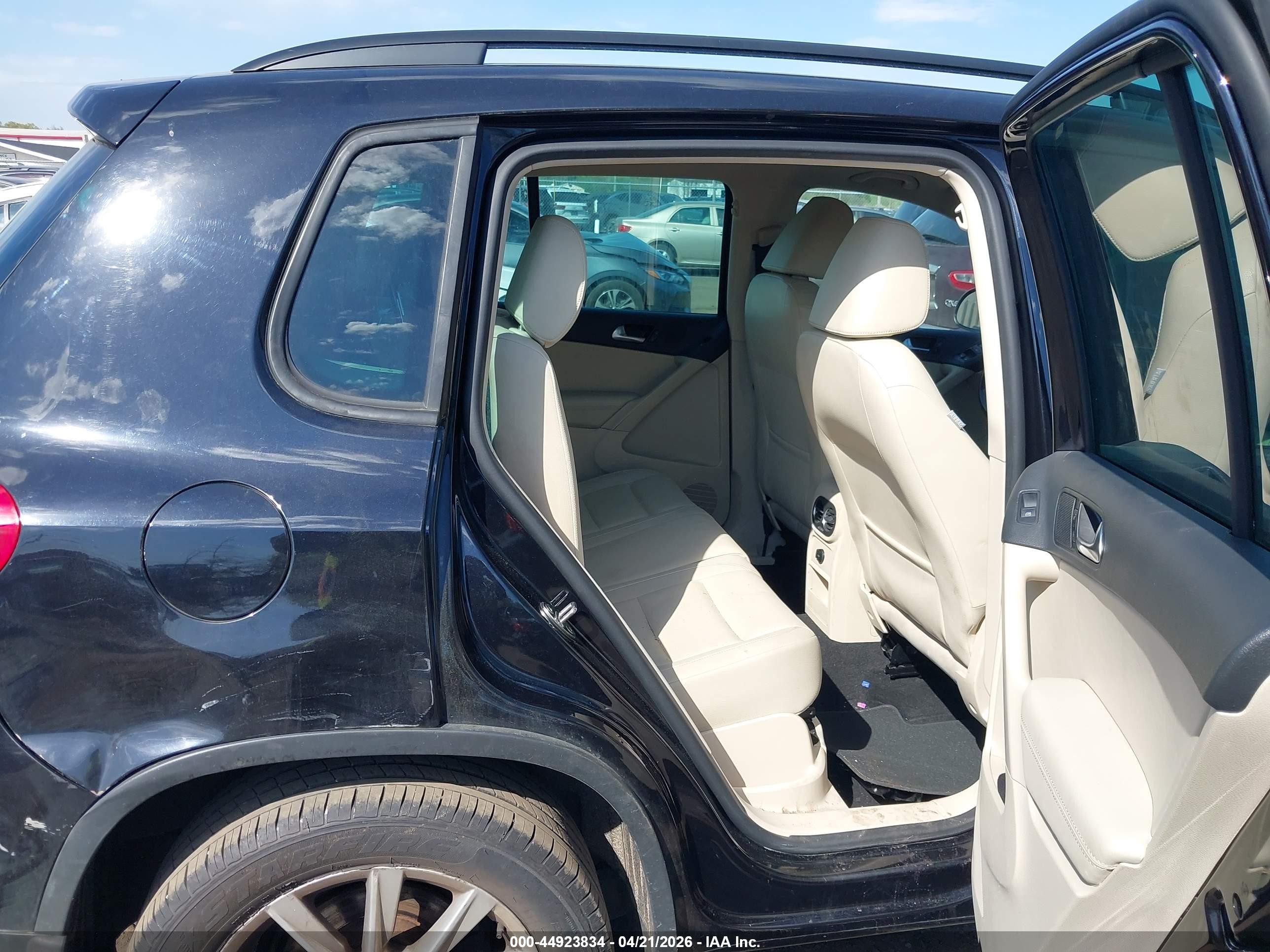 2015 Volkswagen Tiguan Se Black vin: WVGBV7AX7FW522592