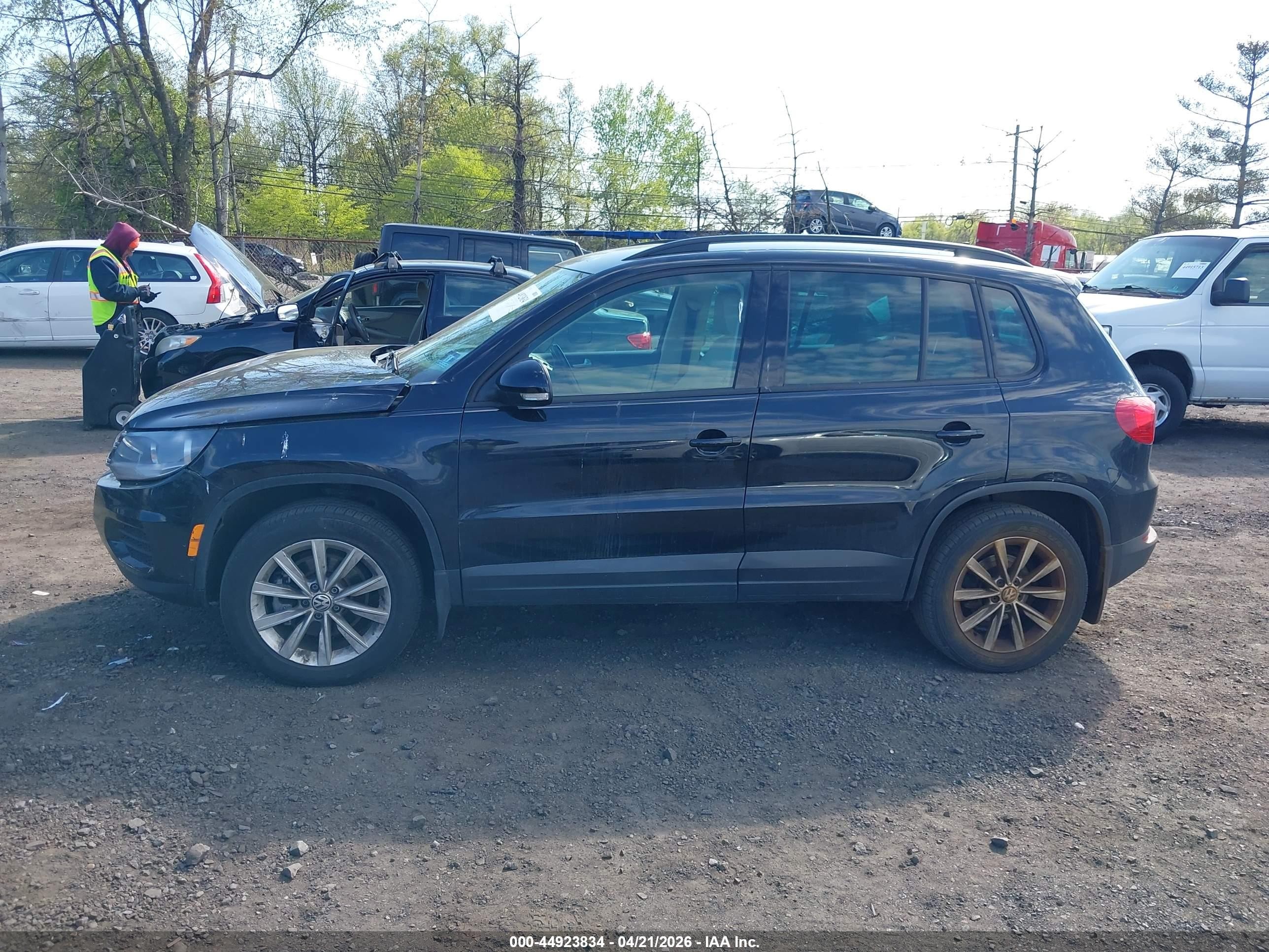 2015 Volkswagen Tiguan Se Black vin: WVGBV7AX7FW522592