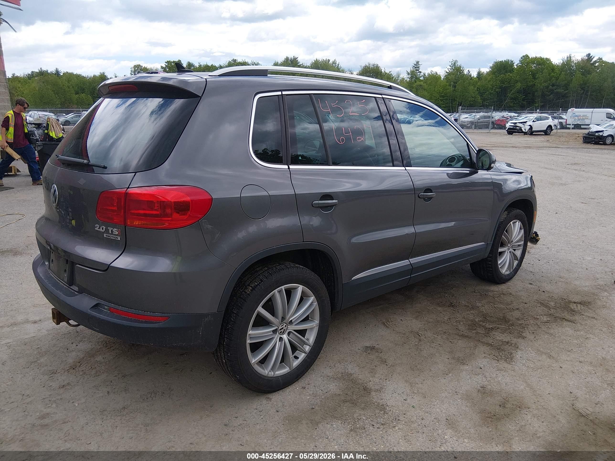 2015 Volkswagen Tiguan Se Серый vin: WVGBV7AX7FW560145