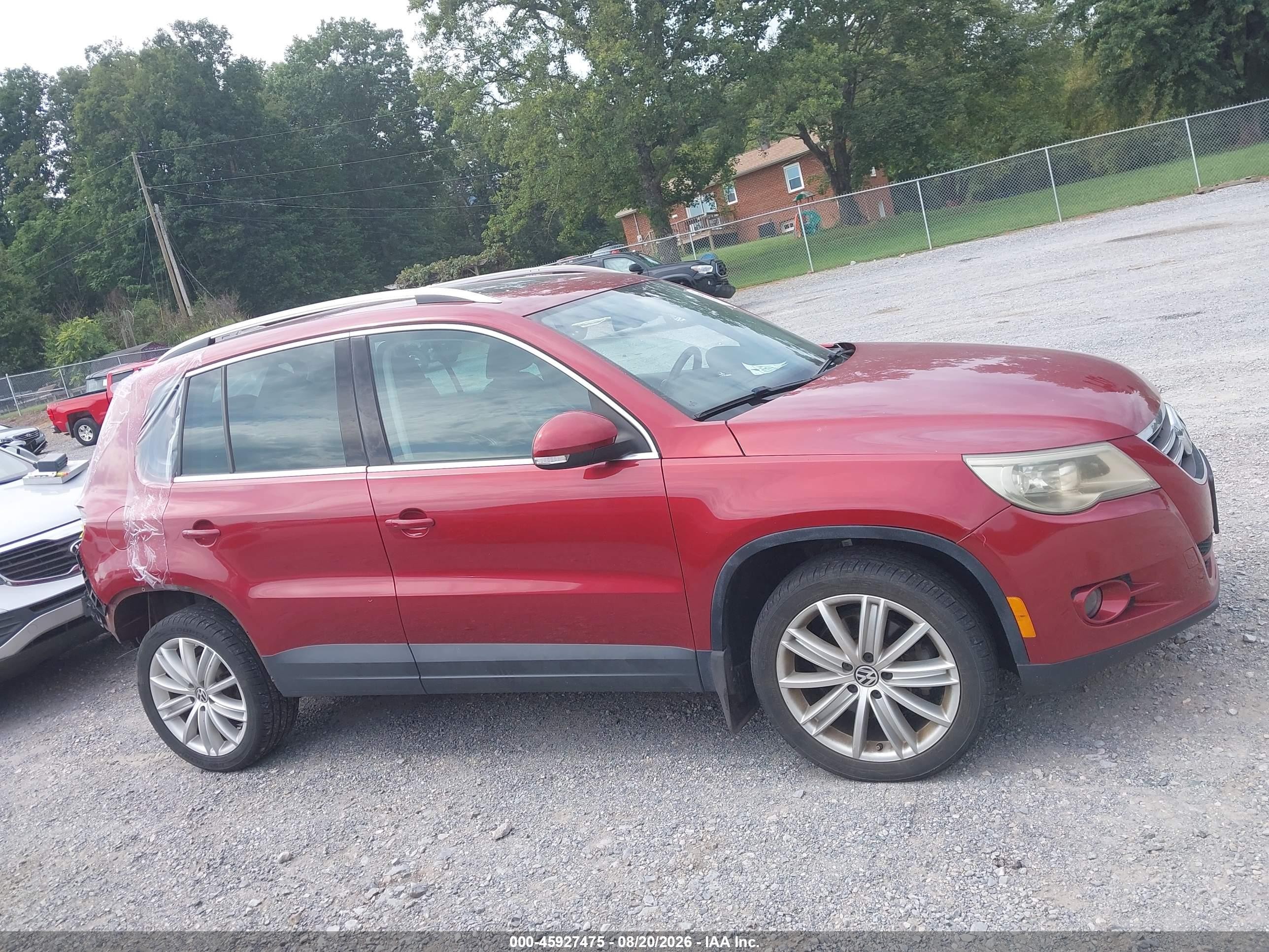 2011 Volkswagen Tiguan Sel Red vin: WVGBV7AX8BW001908